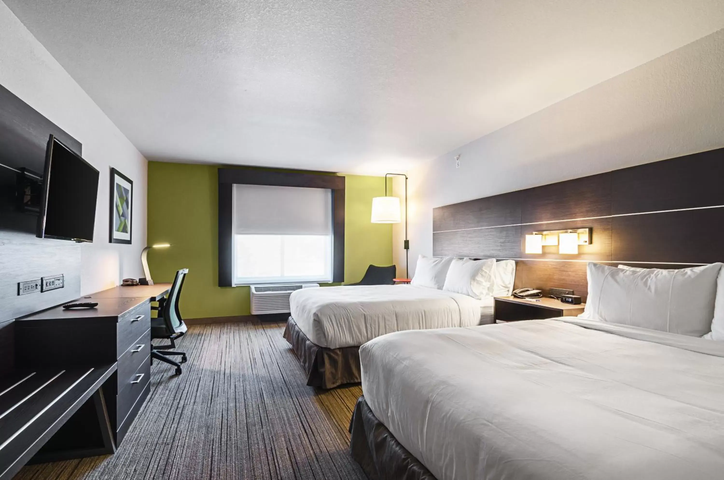 Bed in Holiday Inn Express & Suites - Atchison, an IHG Hotel