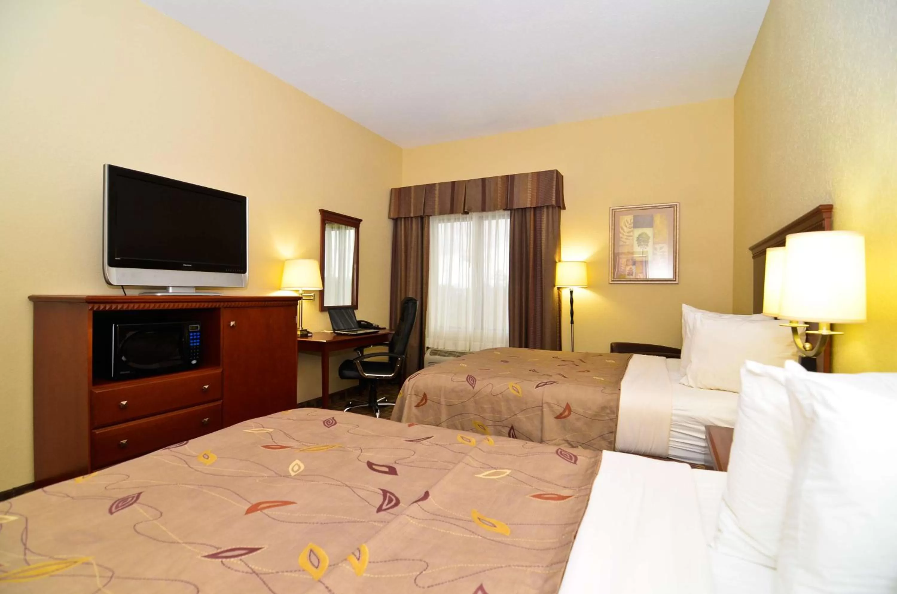 Deluxe Queen Room with Two Queen Beds - Non Smoking in Best Western Opp Inn