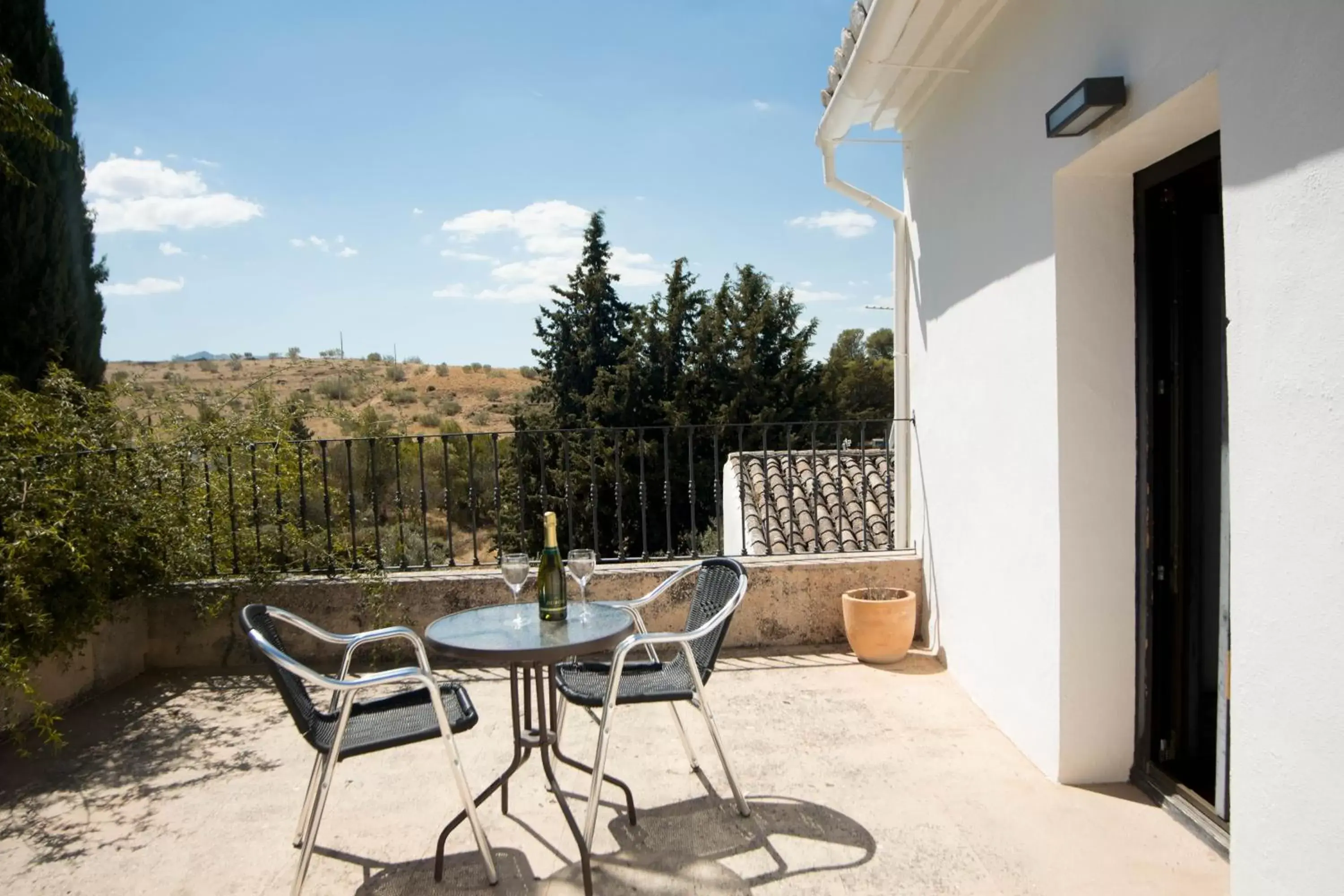 Deluxe Double or Twin Room with Pool View in Hotel Bodega El Juncal Deluxe Double or Twin Room with Pool View in Hotel Bodega El Juncal