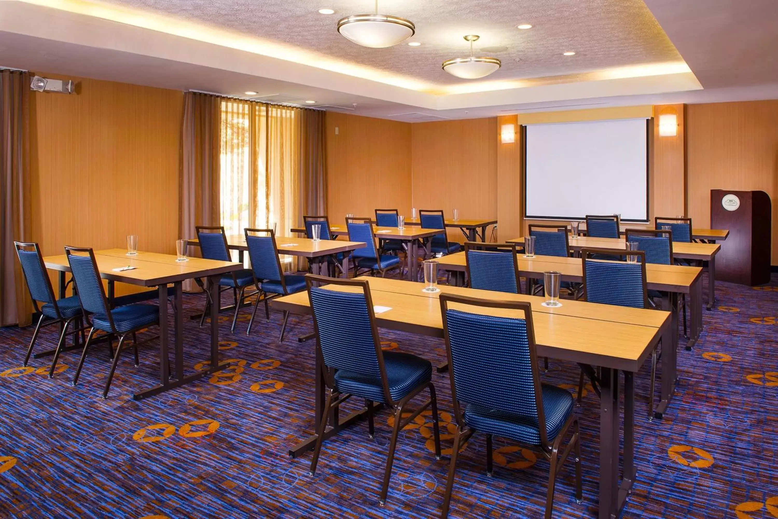 Meeting/conference room in Courtyard by Marriott Richmond Northwest