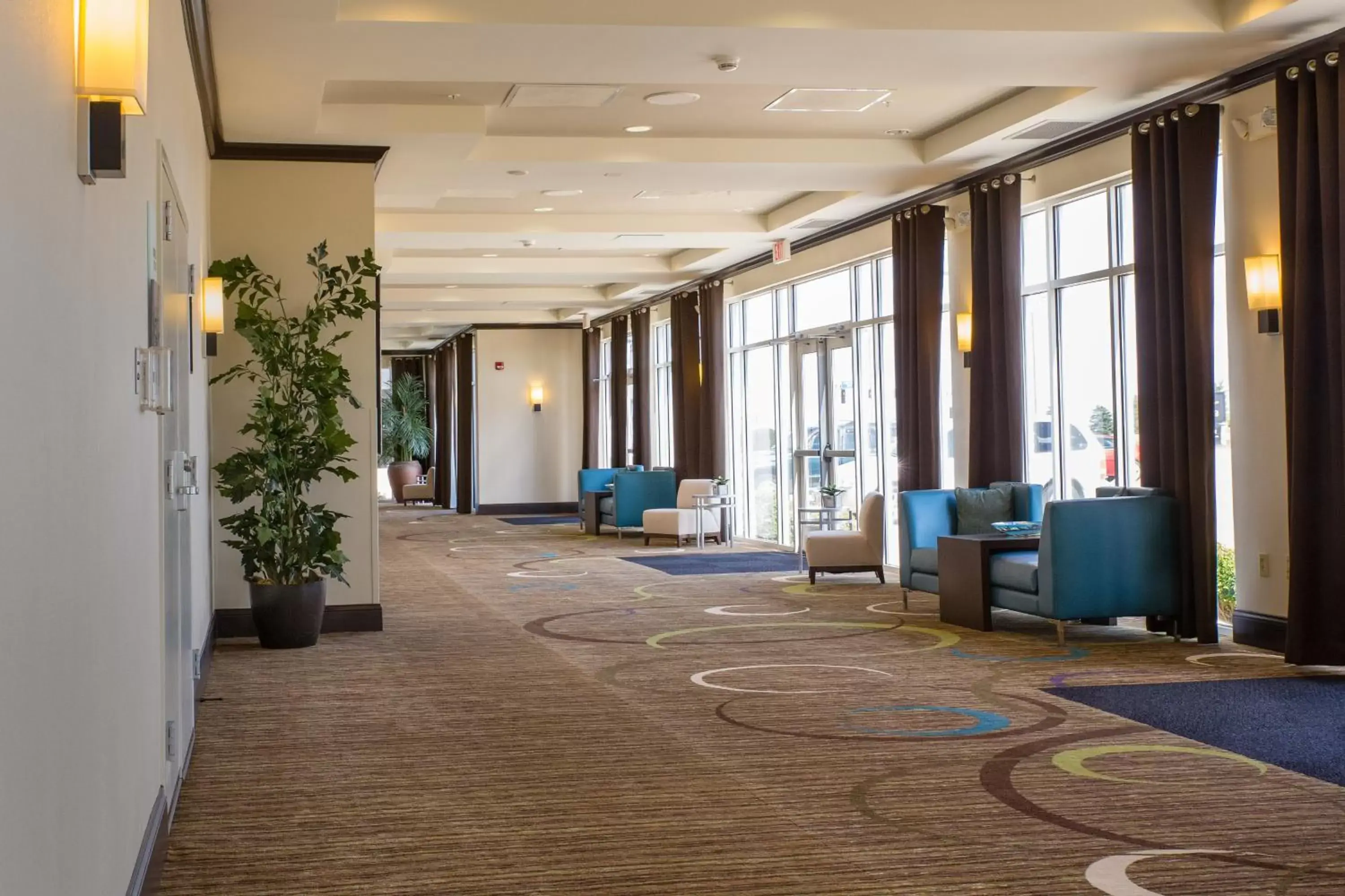 Meeting/conference room in Holiday Inn Hotel & Suites Bloomington Airport, an IHG Hotel