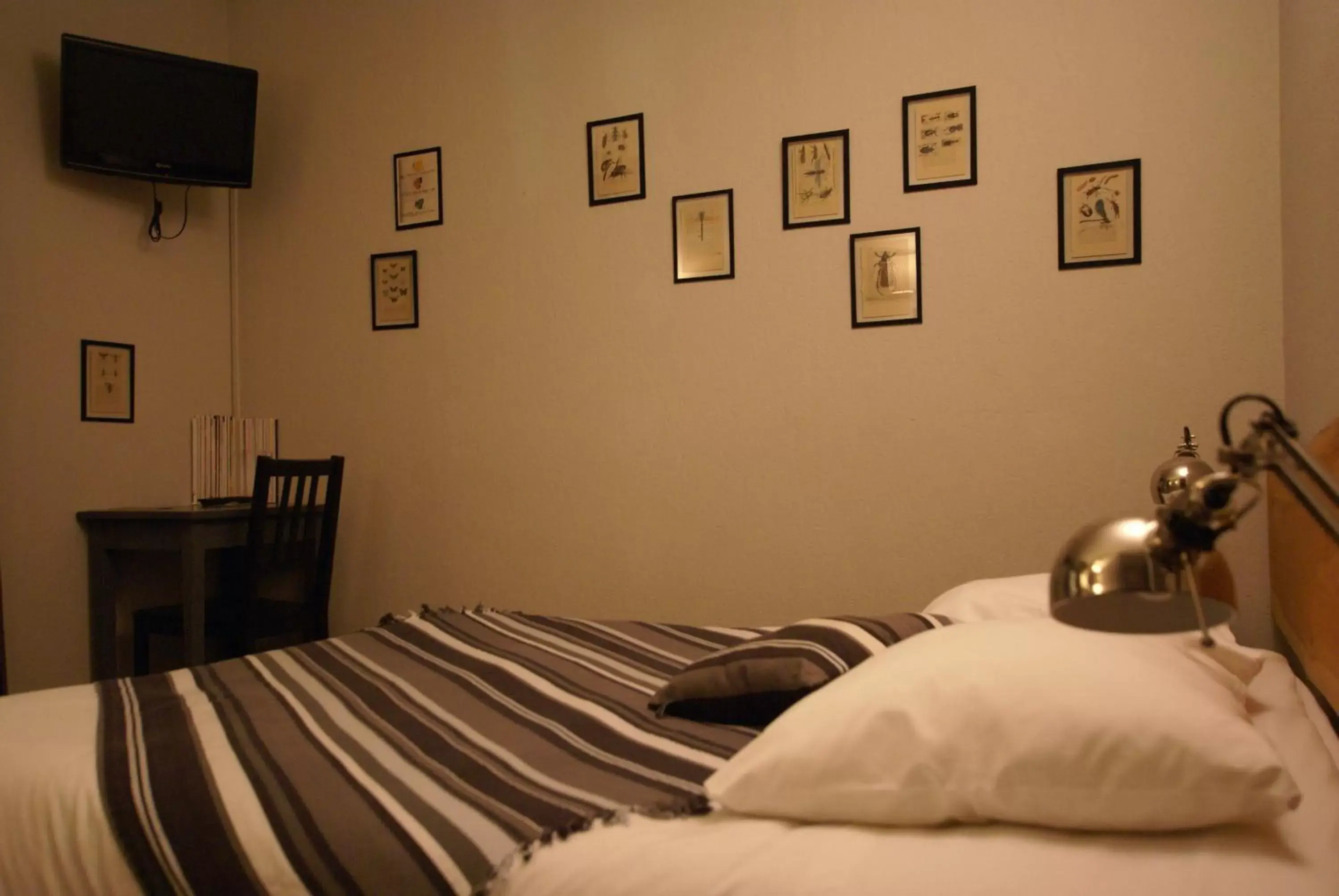 Bedroom, Bed in Hotel de la Placette Barcelonnette