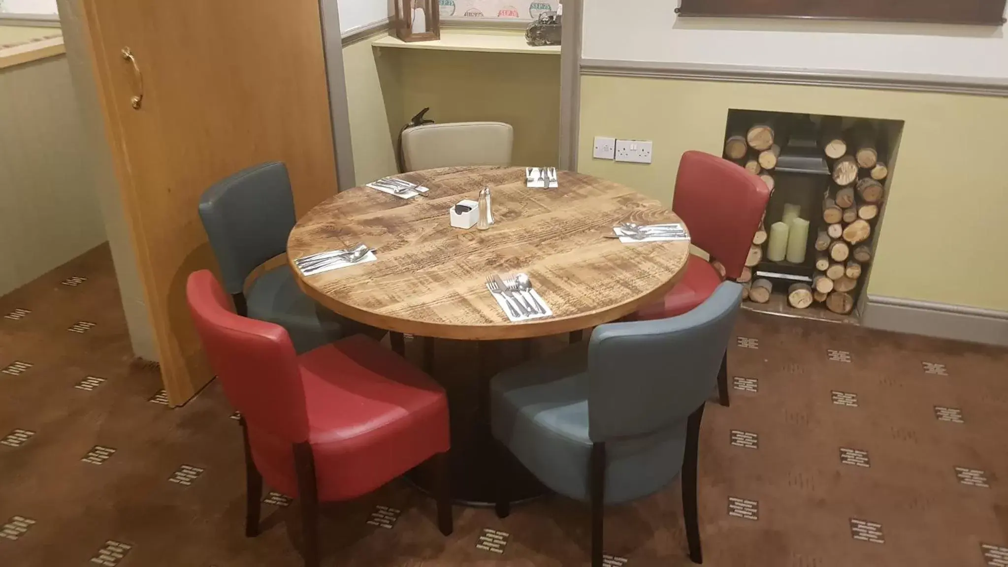 Dining Area in Yorkway Motel