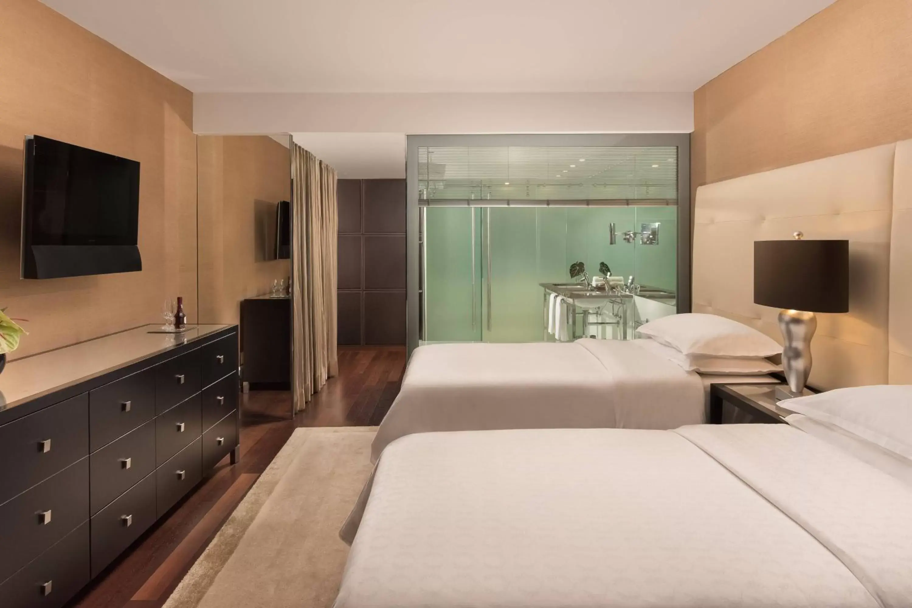 Photo of the whole room, Bed in Sheraton Lisboa Hotel & Spa