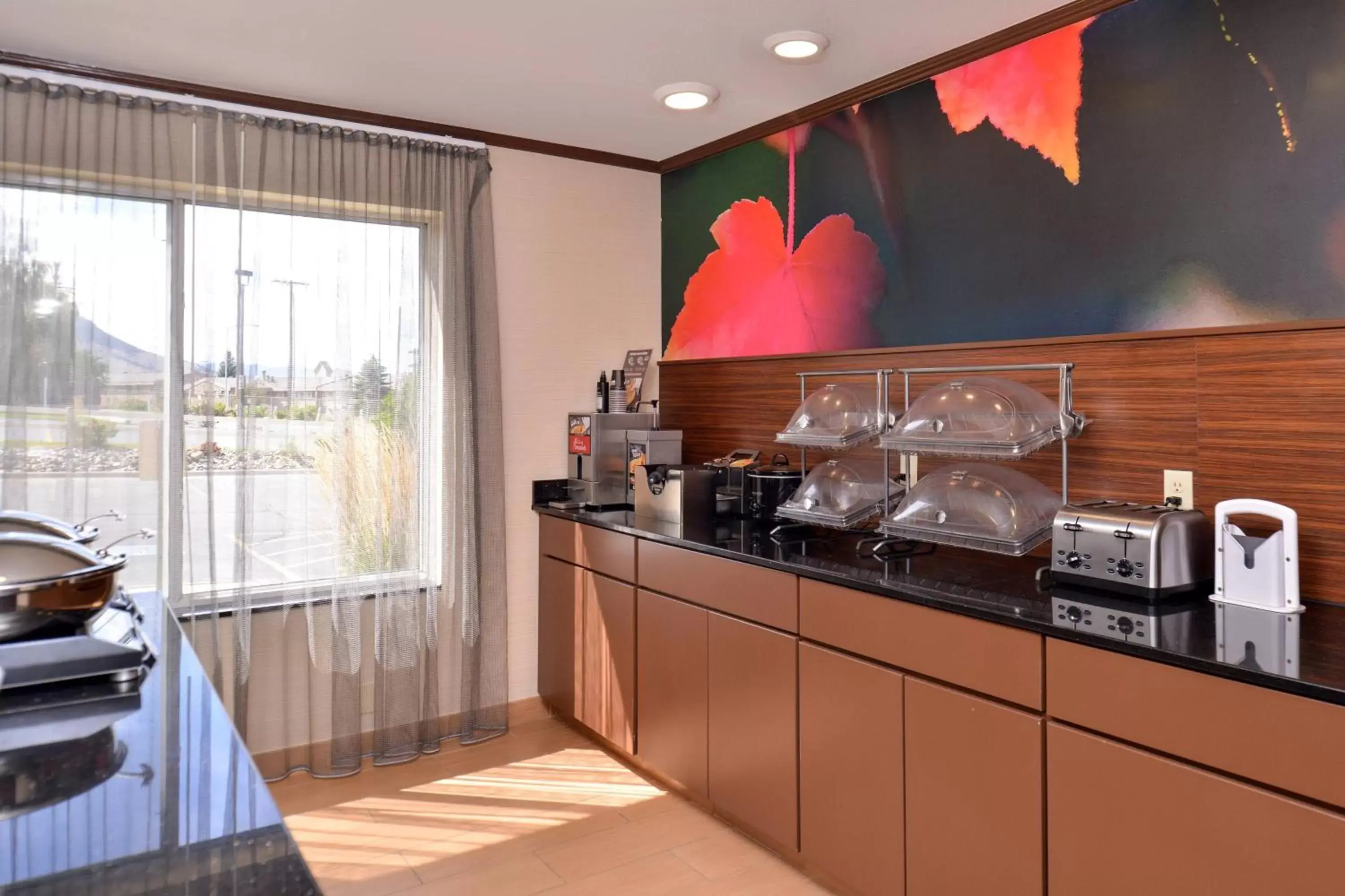 Breakfast, Kitchen/Kitchenette in Fairfield Inn & Suites by Marriott Helena