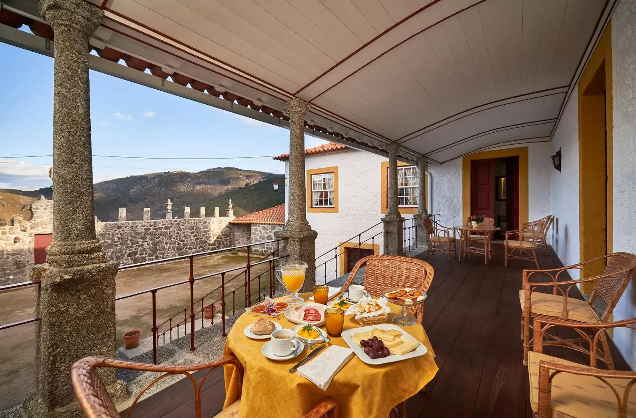 Balcony/Terrace, Restaurant/Places to Eat in Casa da Portela de Sampriz