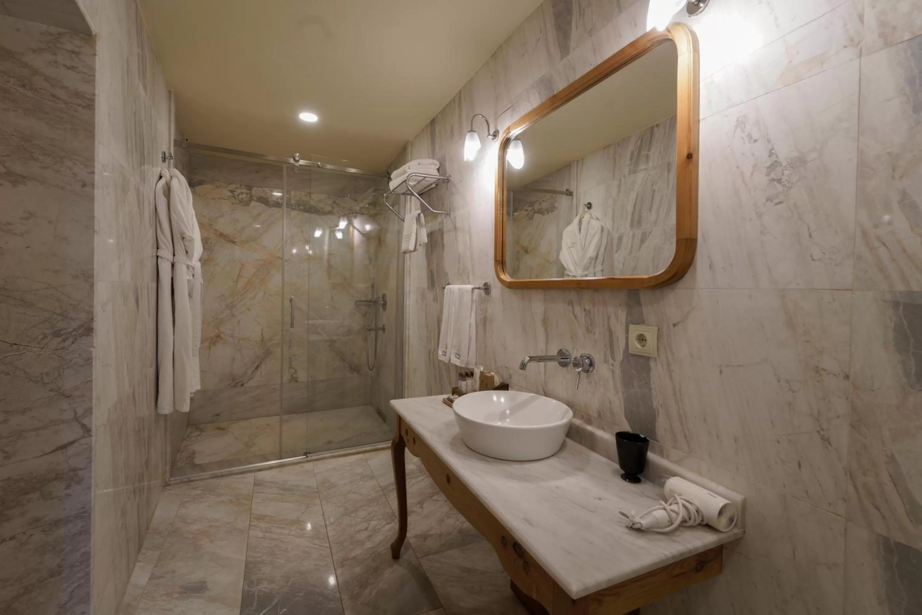 Toilet in Cratus Stone Palace