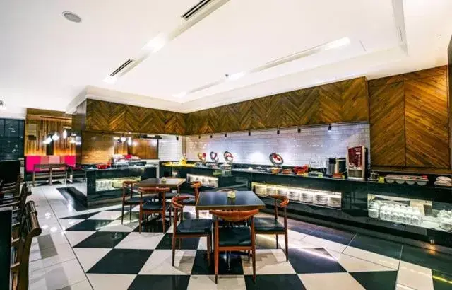 Restaurant/Places to Eat in Crystal Crown Hotel JB