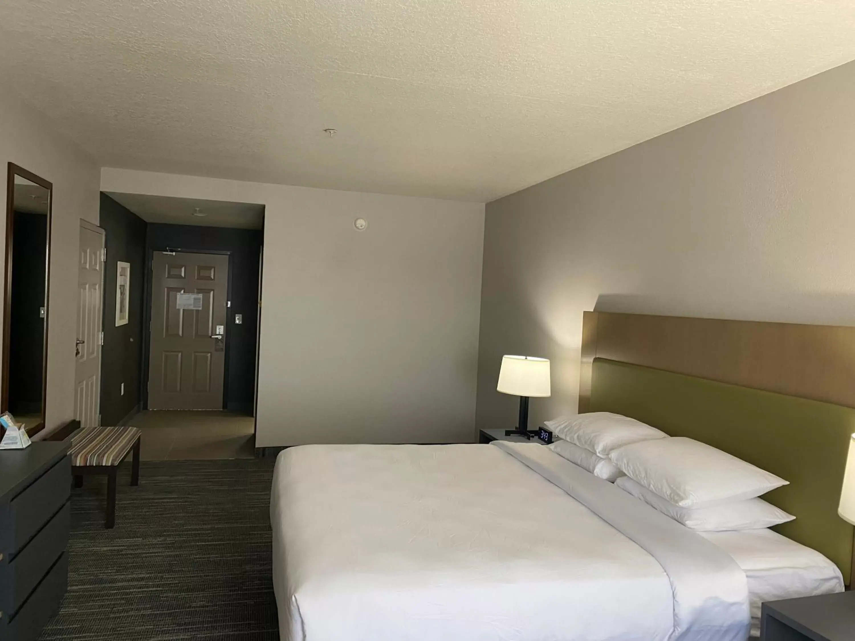 Bed in Country Inn & Suites by Radisson, Tampa RJ Stadium
