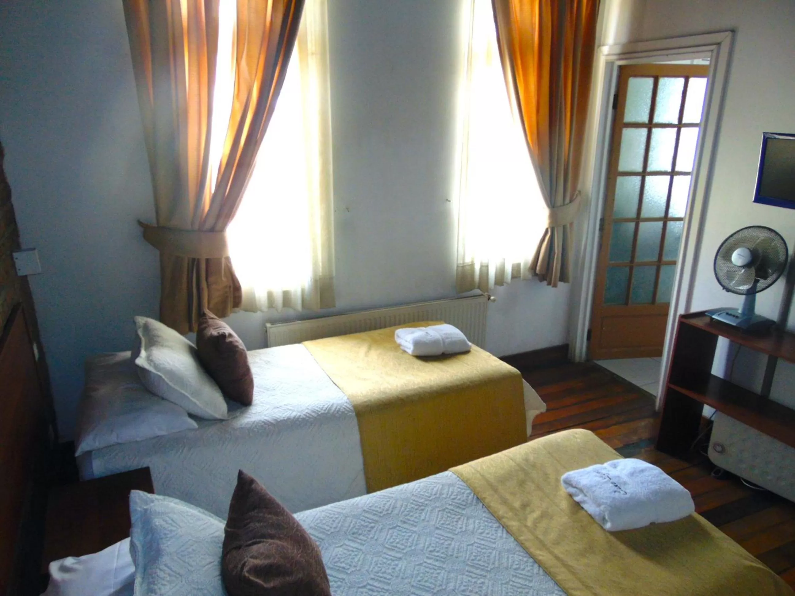 Twin Room in Hotel Casa Lyon