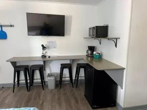 Double Room with Extra Bed in Swell Motel Double Room with Extra Bed in Swell Motel