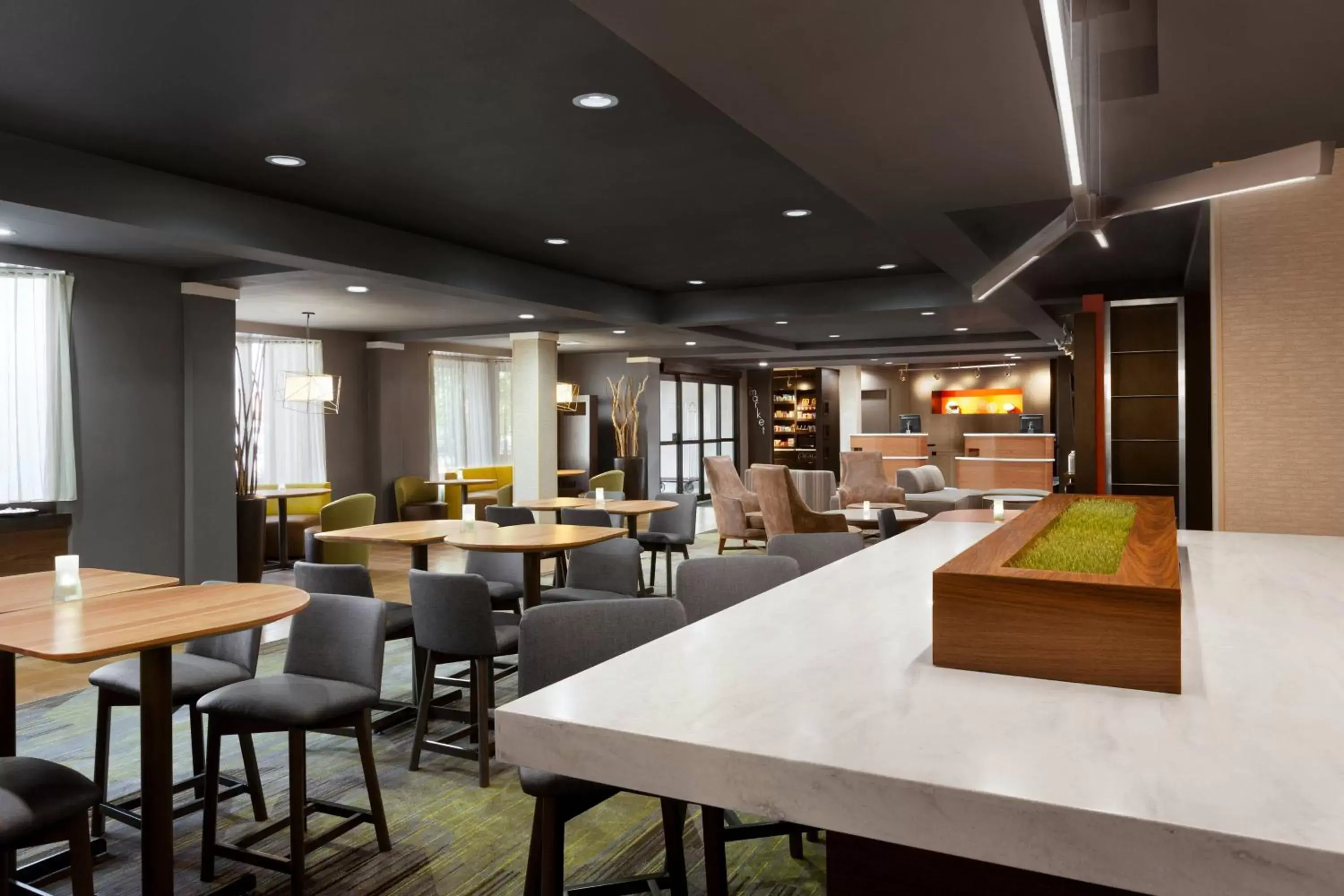 Lobby or reception, Restaurant/Places to Eat in Courtyard by Marriott Tulsa Central