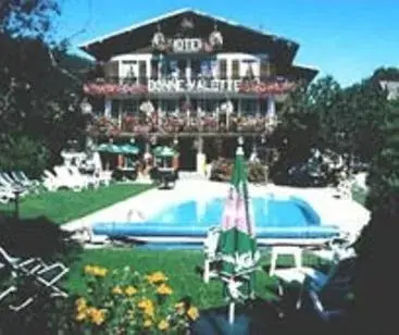 Summer, Property Building in Bonne Valette