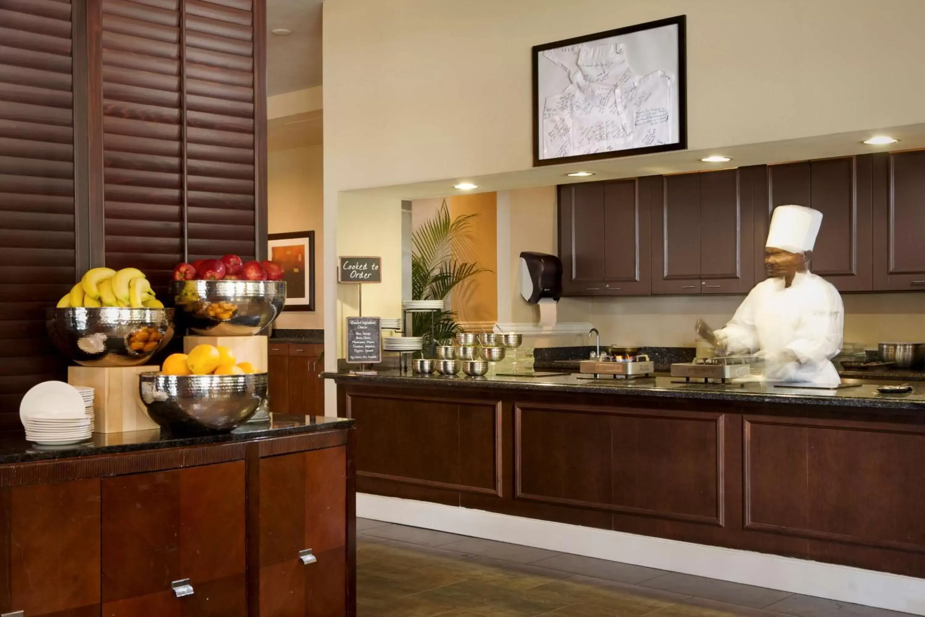 Dining area, Kitchen/Kitchenette in Embassy Suites by Hilton Deerfield Beach Resort & Spa