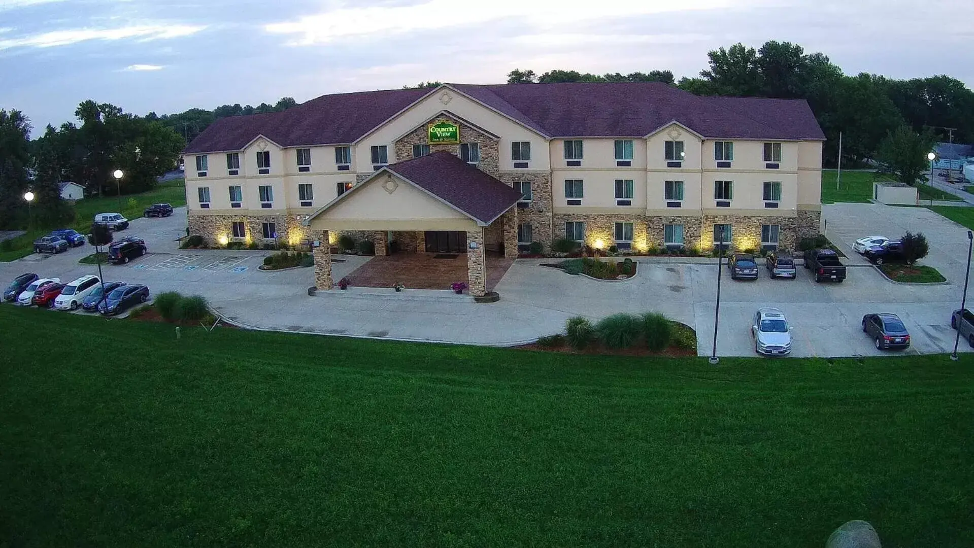 Property Building in Countryview Inn & Suites