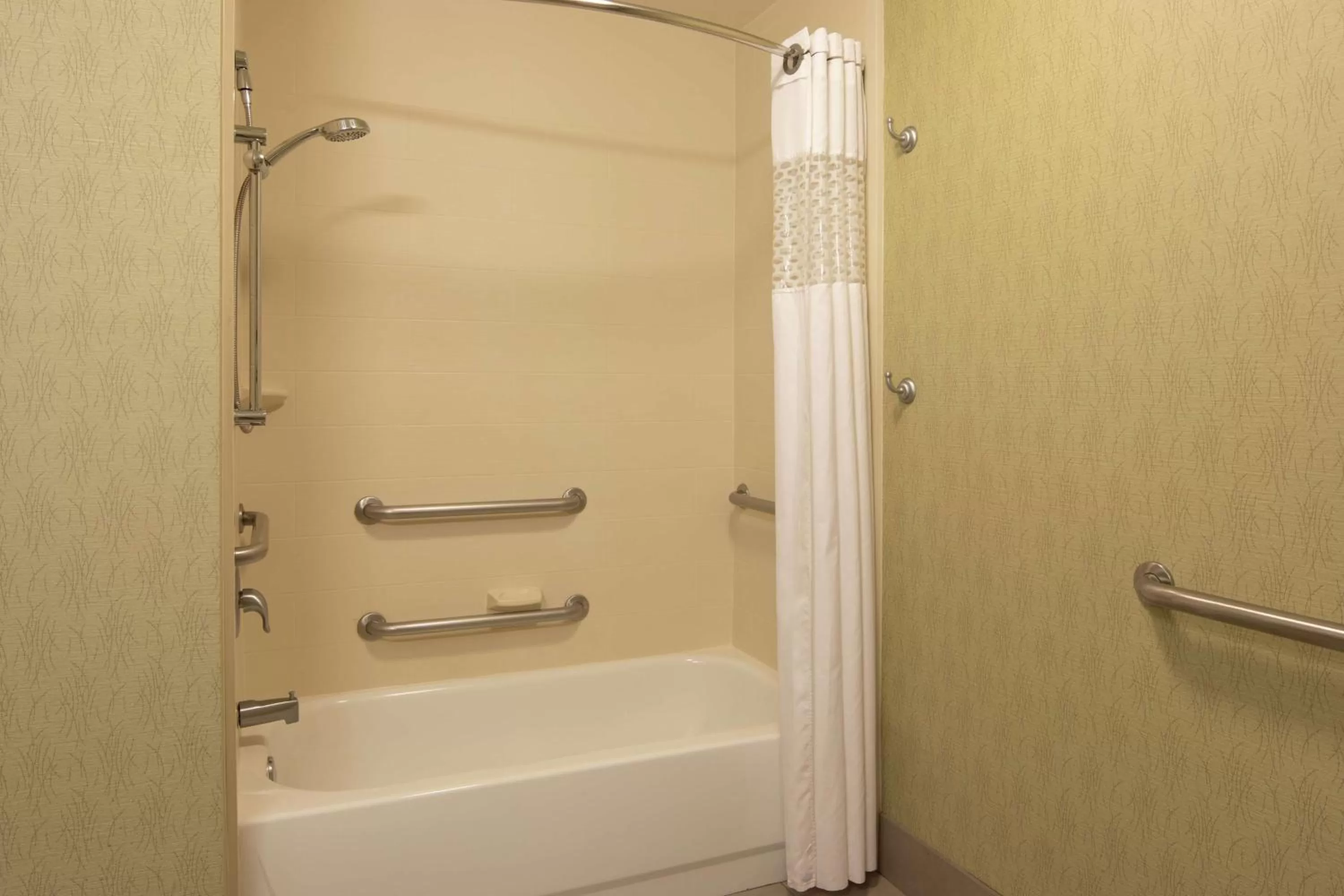 Bathroom in Hampton Inn Atlanta-Town Center/Kennesaw