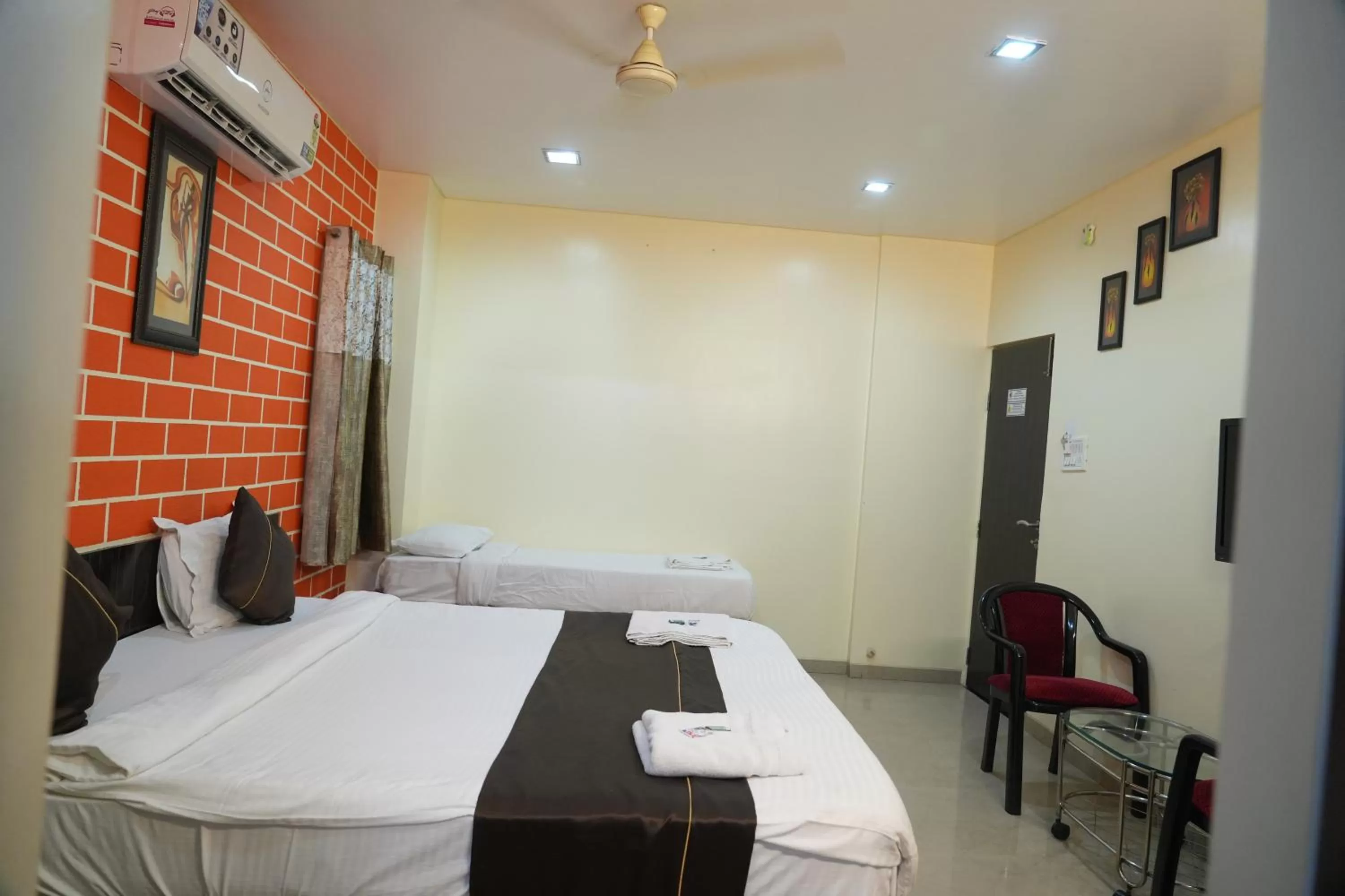 King Room - single occupancy in Hotel Avon International