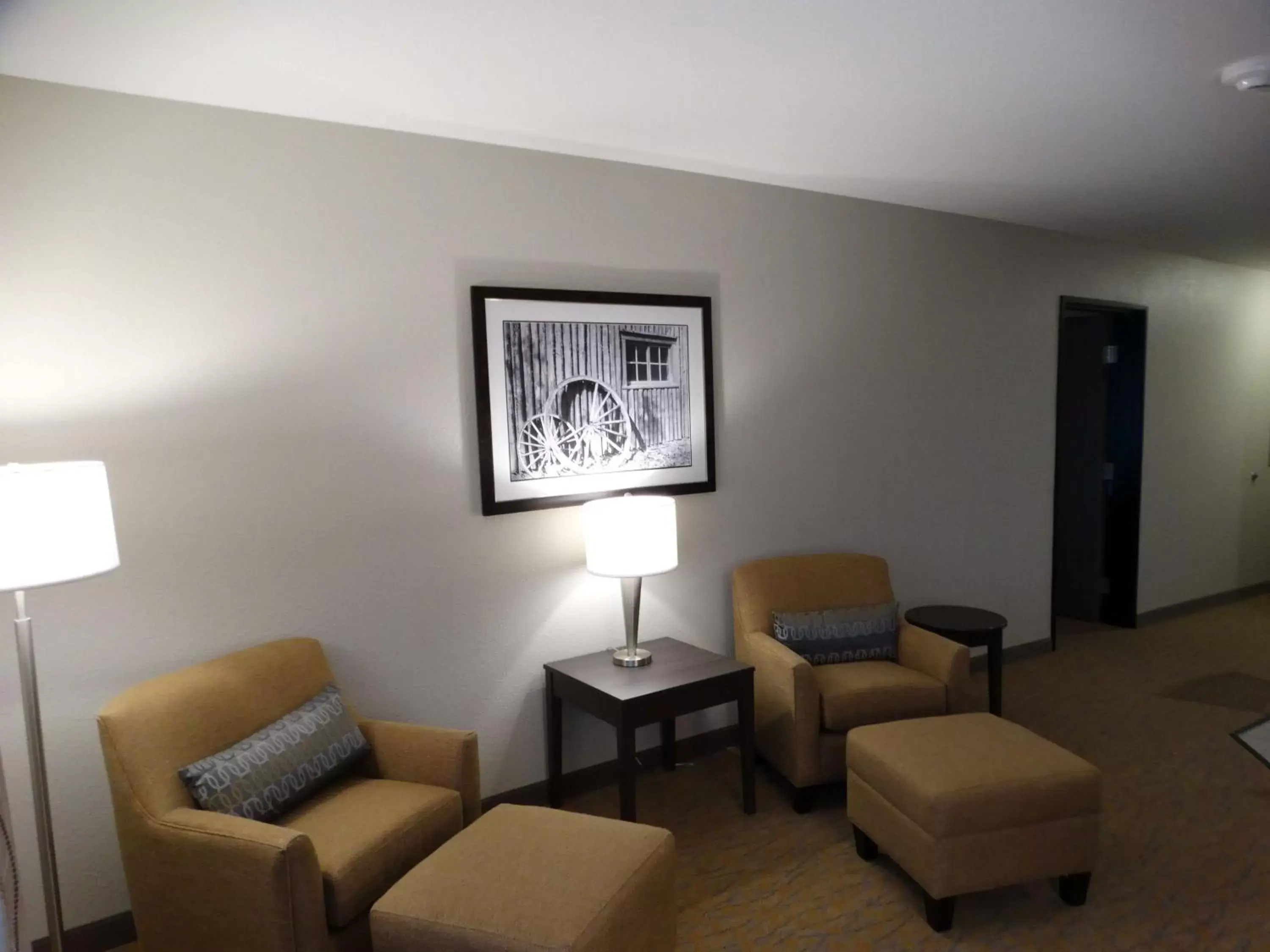 Photo of the whole room, Seating Area in Best Western Plus The Inn at Hells Canyon