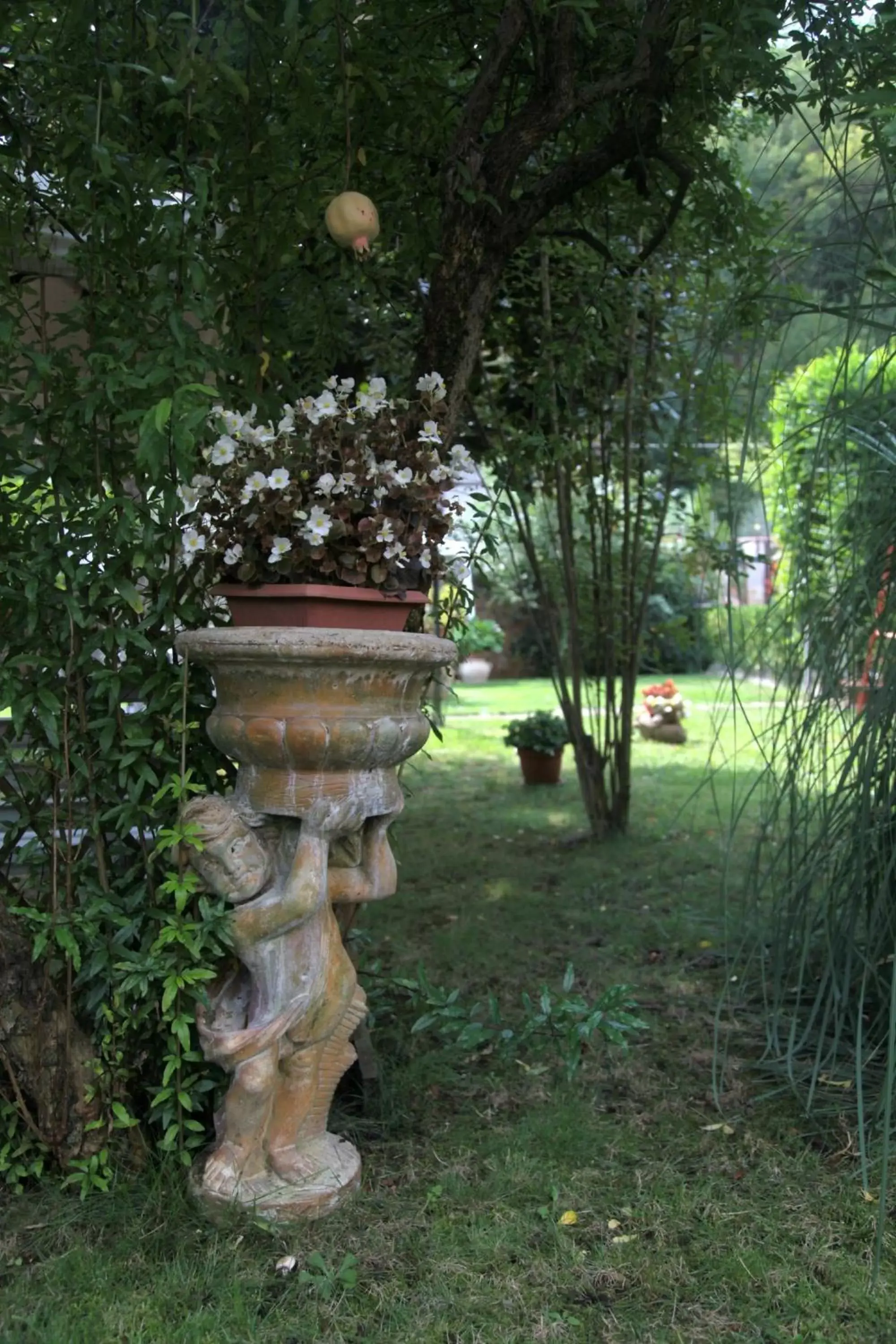 Facade/entrance, Garden in Casa del Girasole