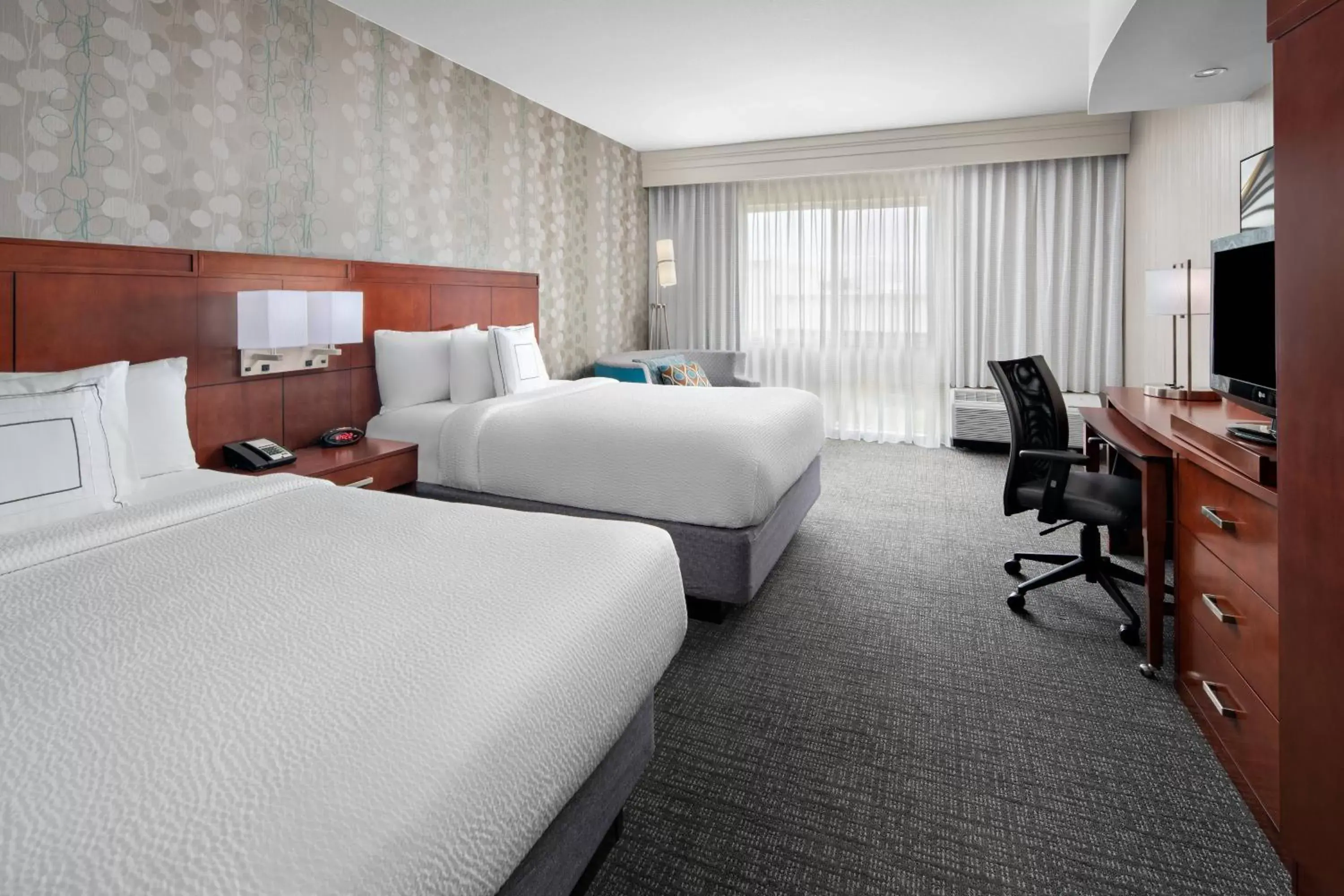 Photo of the whole room, Bed in Courtyard by Marriott Raleigh North/Triangle Town Center