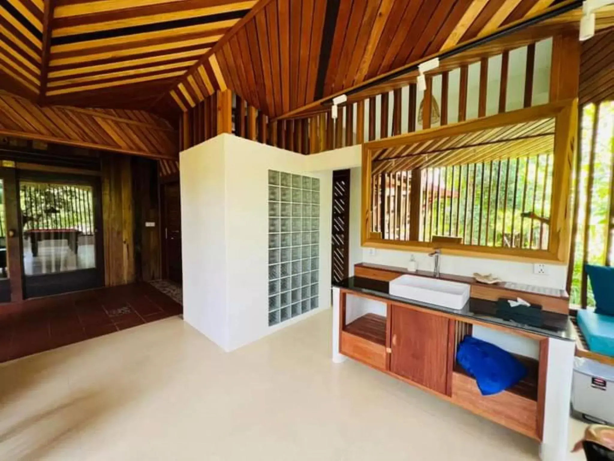 Toilet, Kitchen/Kitchenette in Veranda Natural Resort