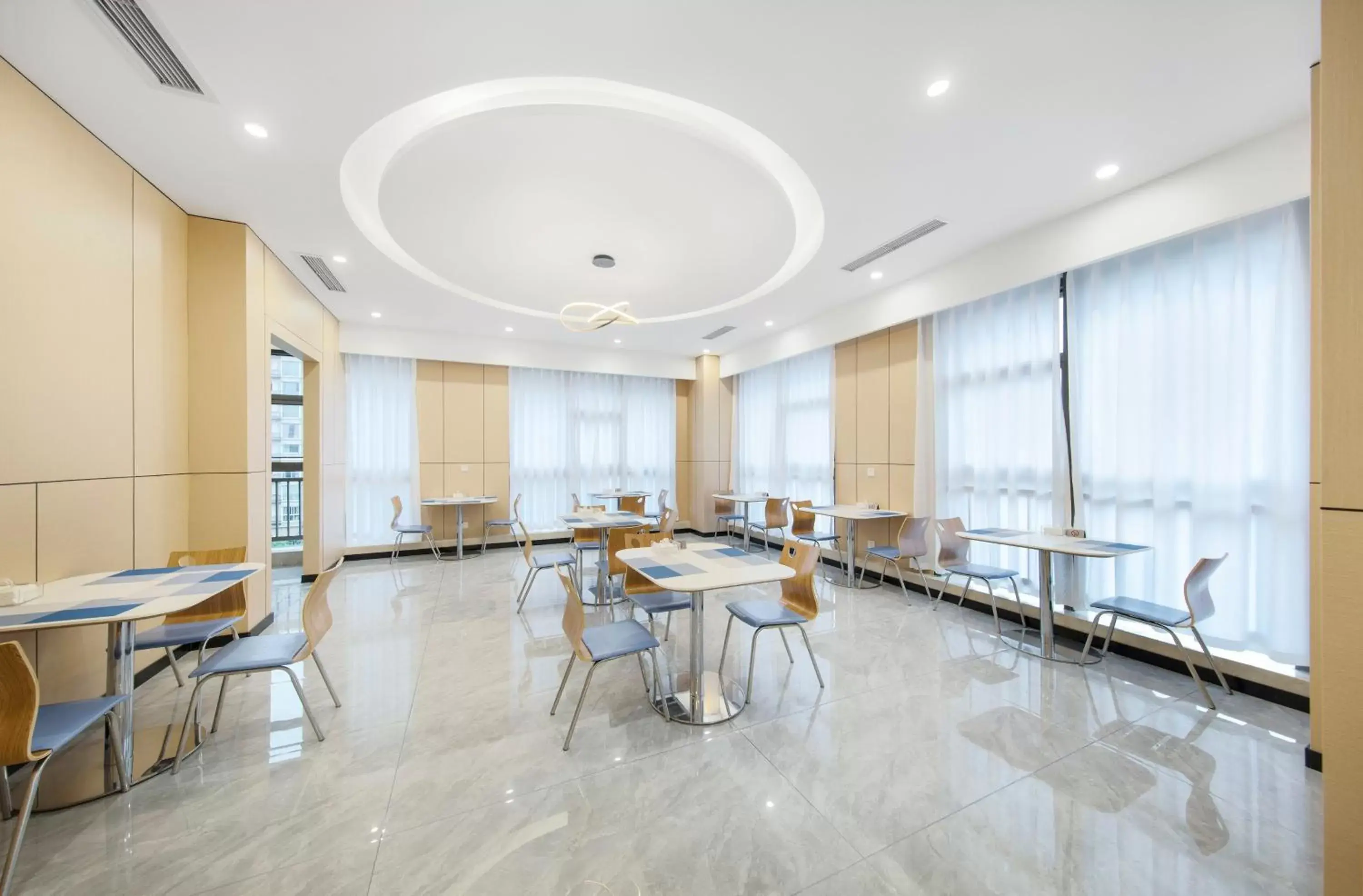 Restaurant/Places to Eat in Holiday Inn Express Chongqing Guanyinqiao , an IHG Hotel