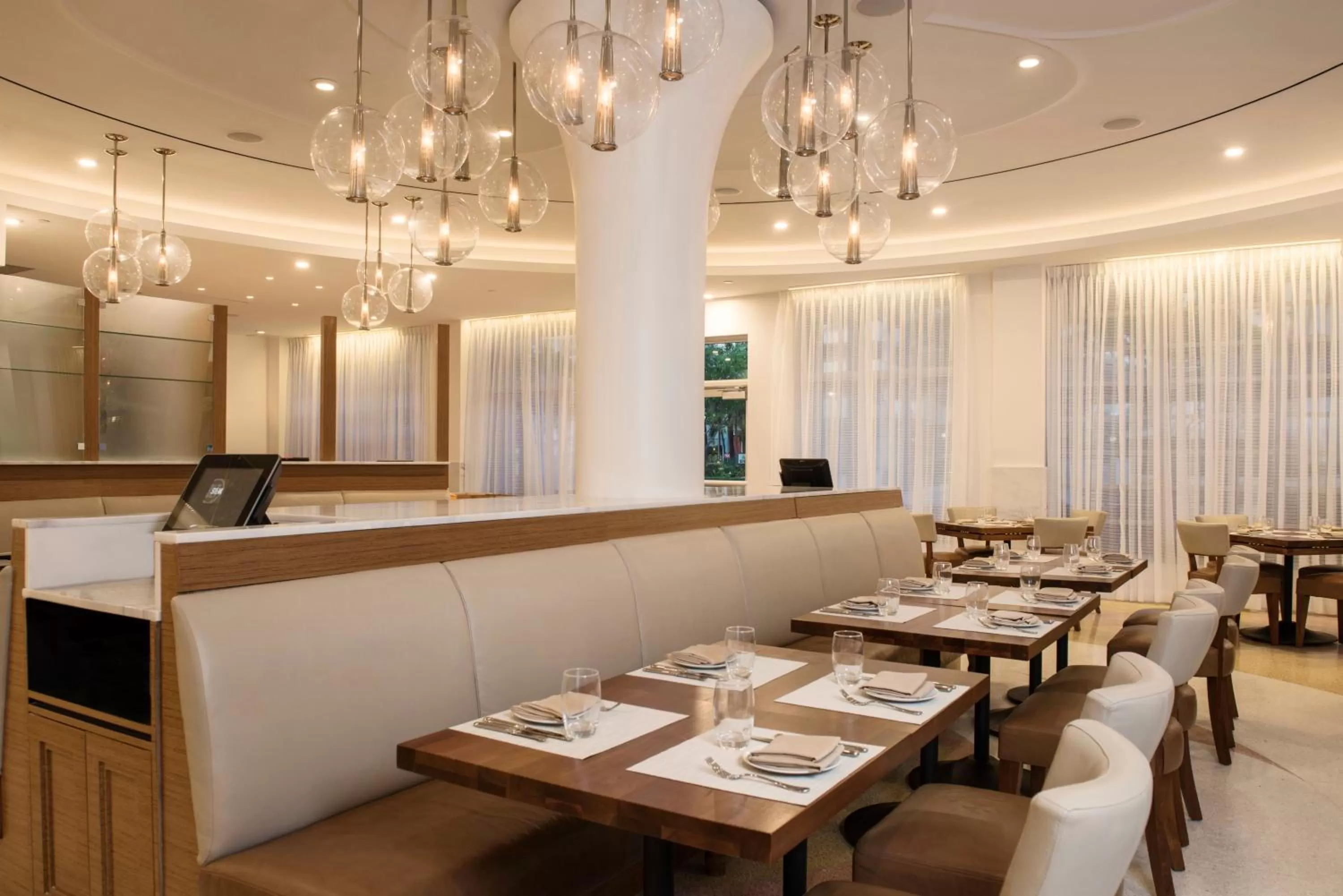 Restaurant/places to eat in Iberostar Waves Berkeley Shore