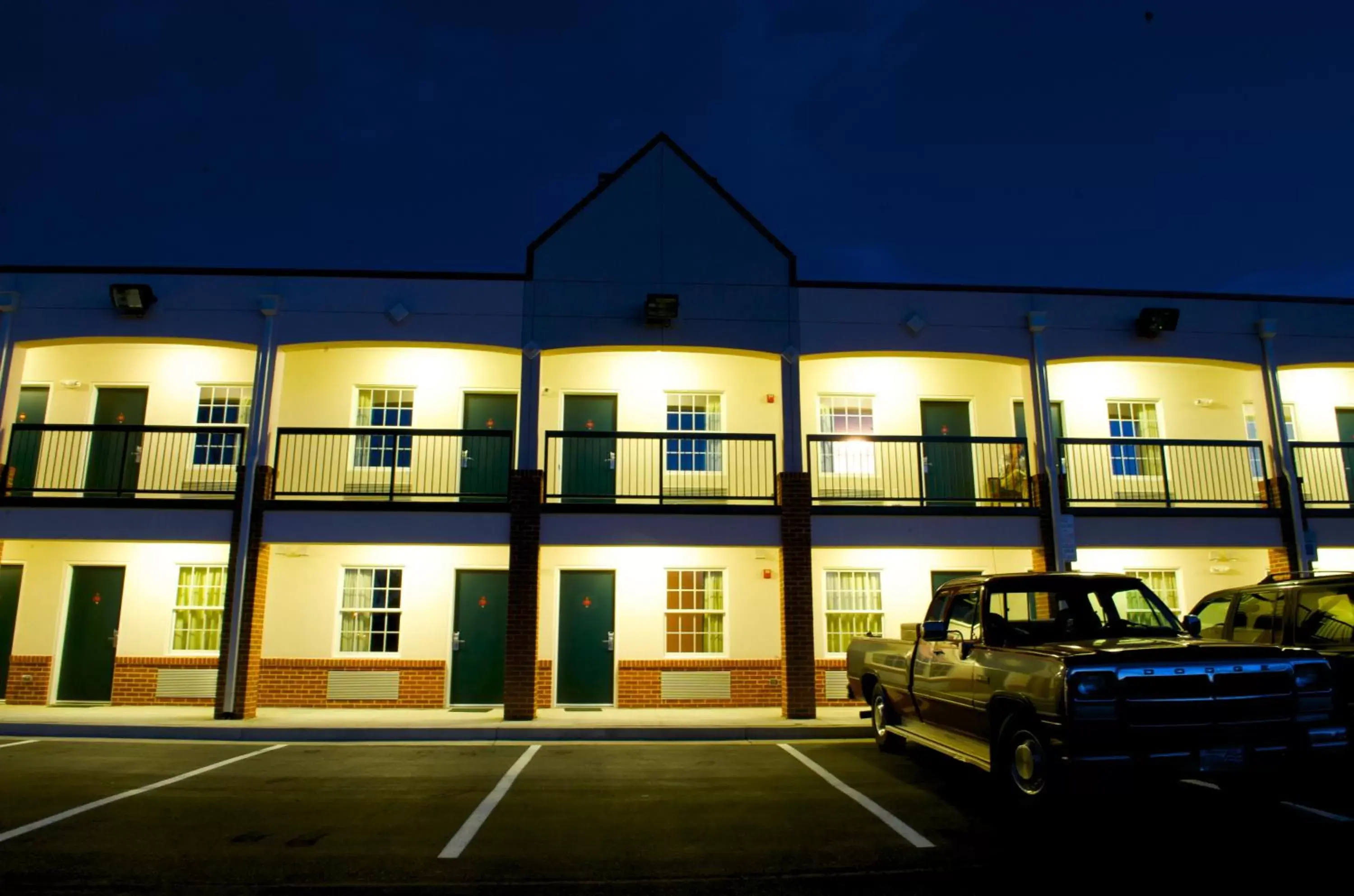 Property building in Executive Inn & Suites Upper Marlboro Property building in Executive Inn & Suites Upper Marlboro