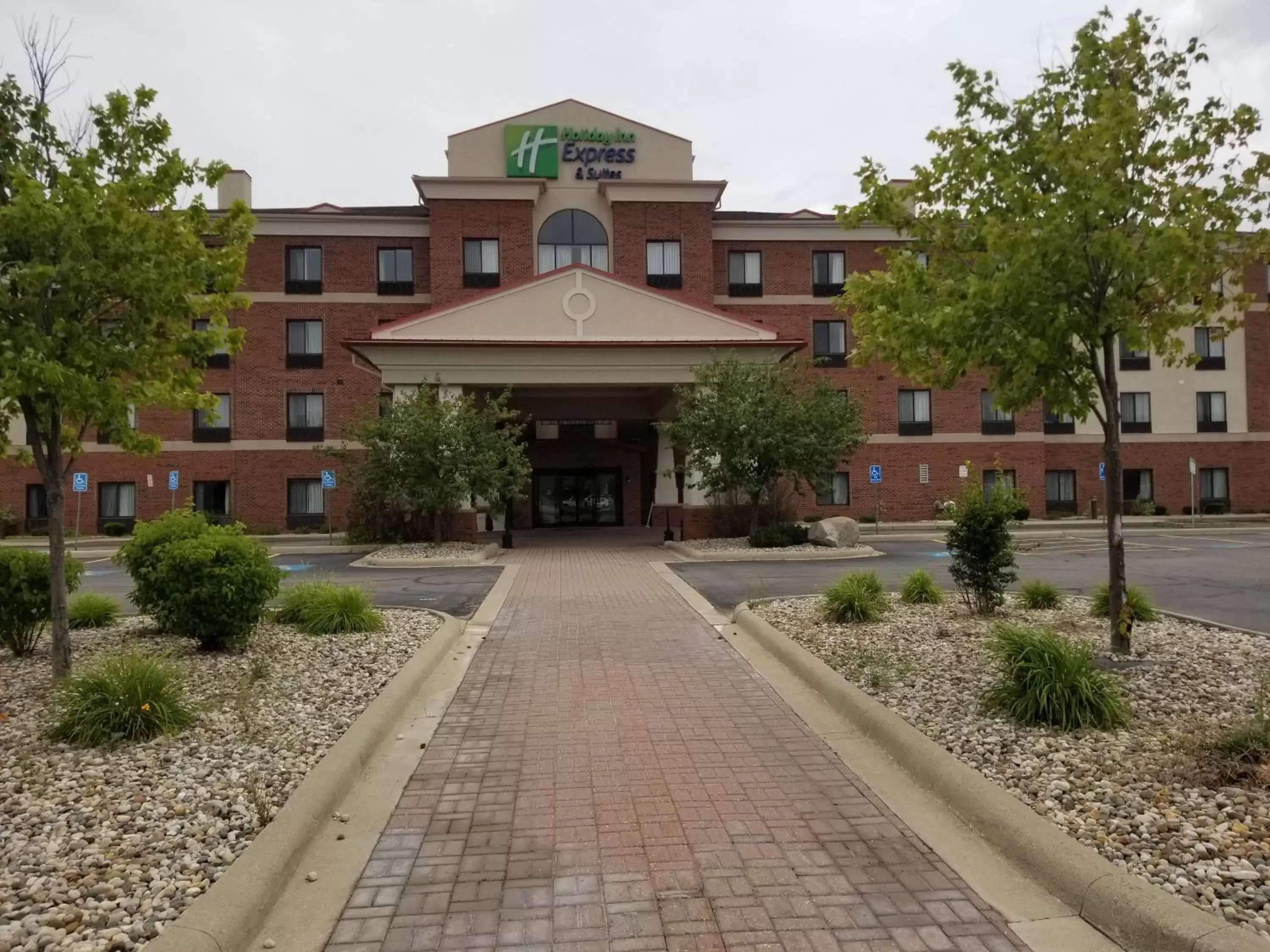 Property Building in Holiday Inn Express and Suites Detroit North-Troy, an IHG Hotel