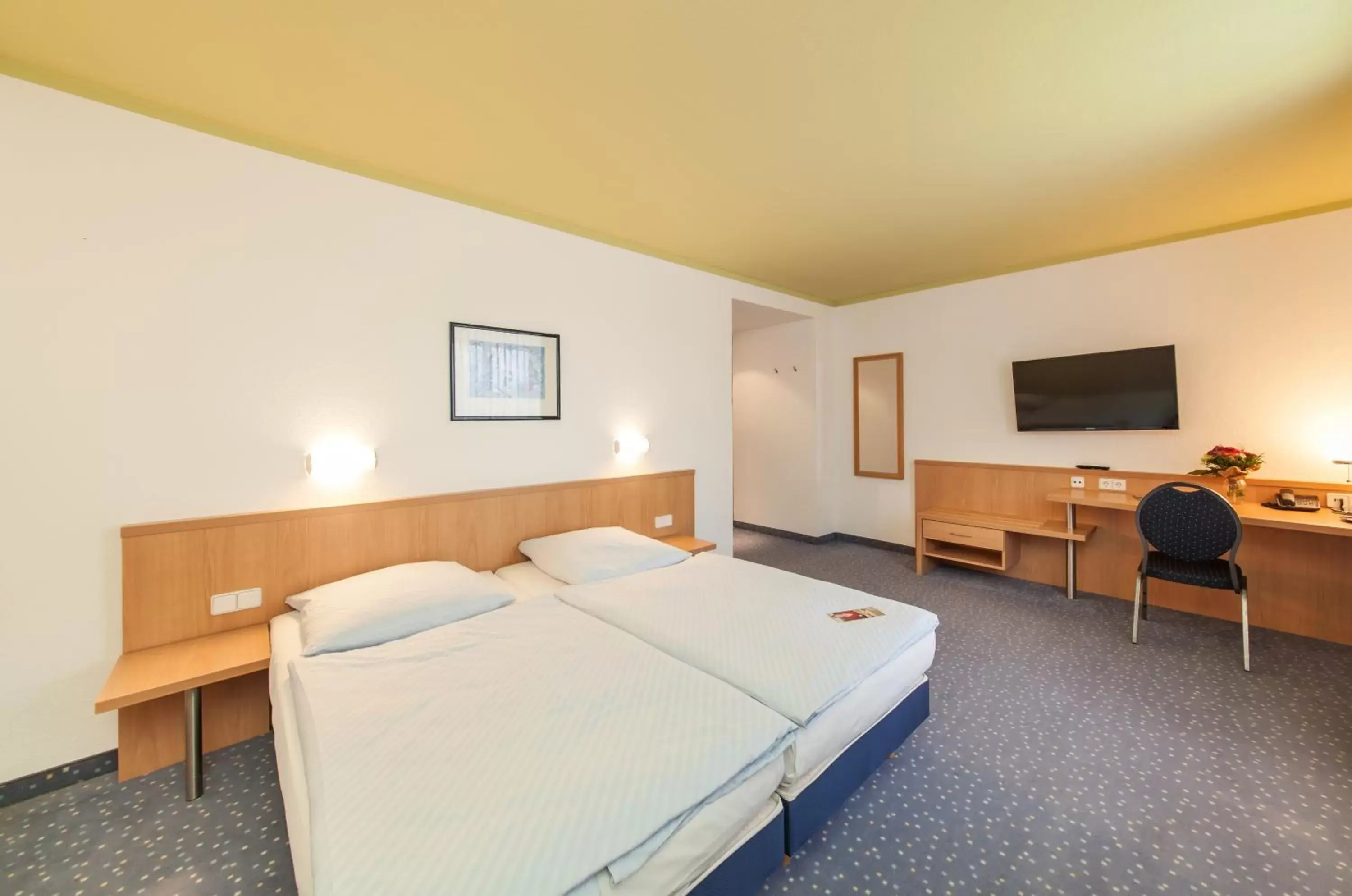 Photo of the whole room, Bed in Novum Hotel Seegraben Cottbus