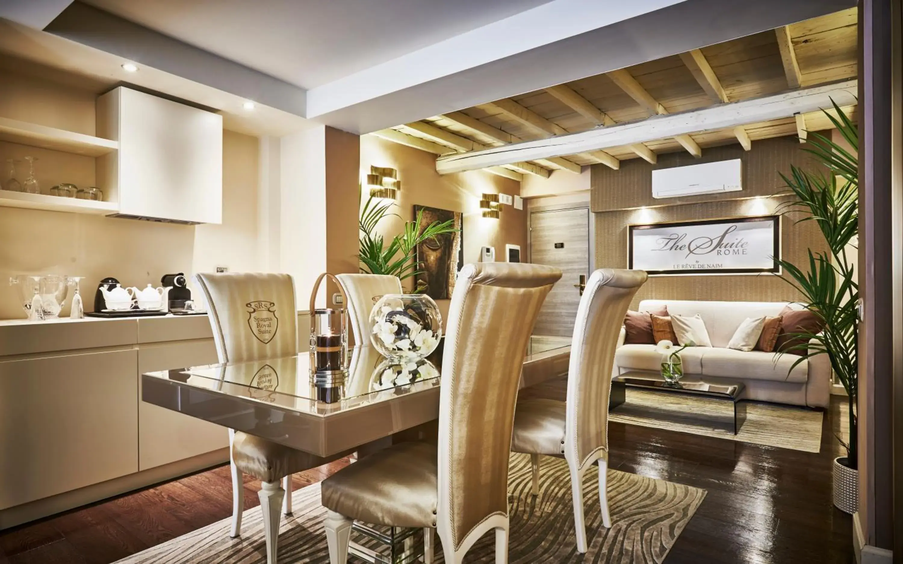 Dining area, Restaurant/Places to Eat in Spagna Royal Suite Dining area, Restaurant/Places to Eat in Spagna Royal Suite