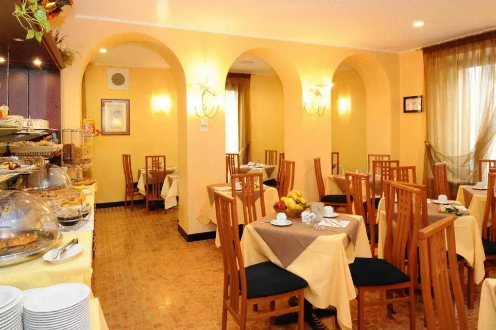 Patio, Restaurant/Places to Eat in Hotel La Spia D'Italia