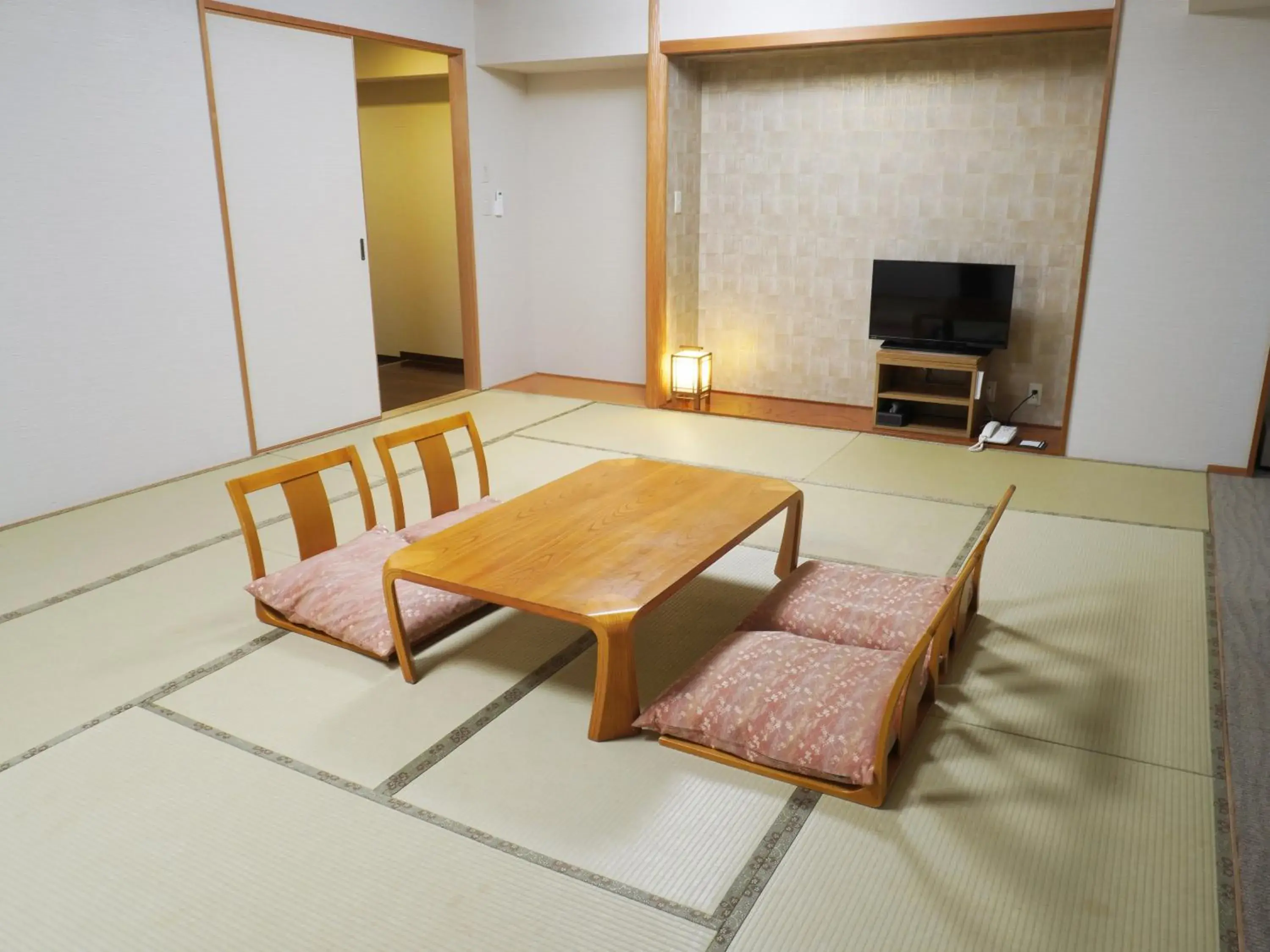 TV and multimedia, Dining Area in Hotel Yumoto Noboribetsu