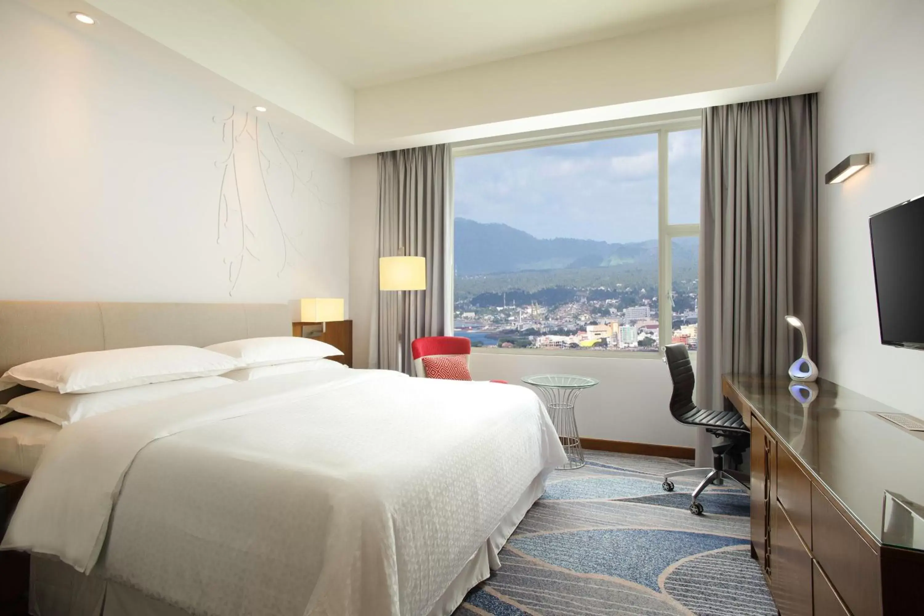 Photo of the whole room, Mountain View in Four Points by Sheraton Manado