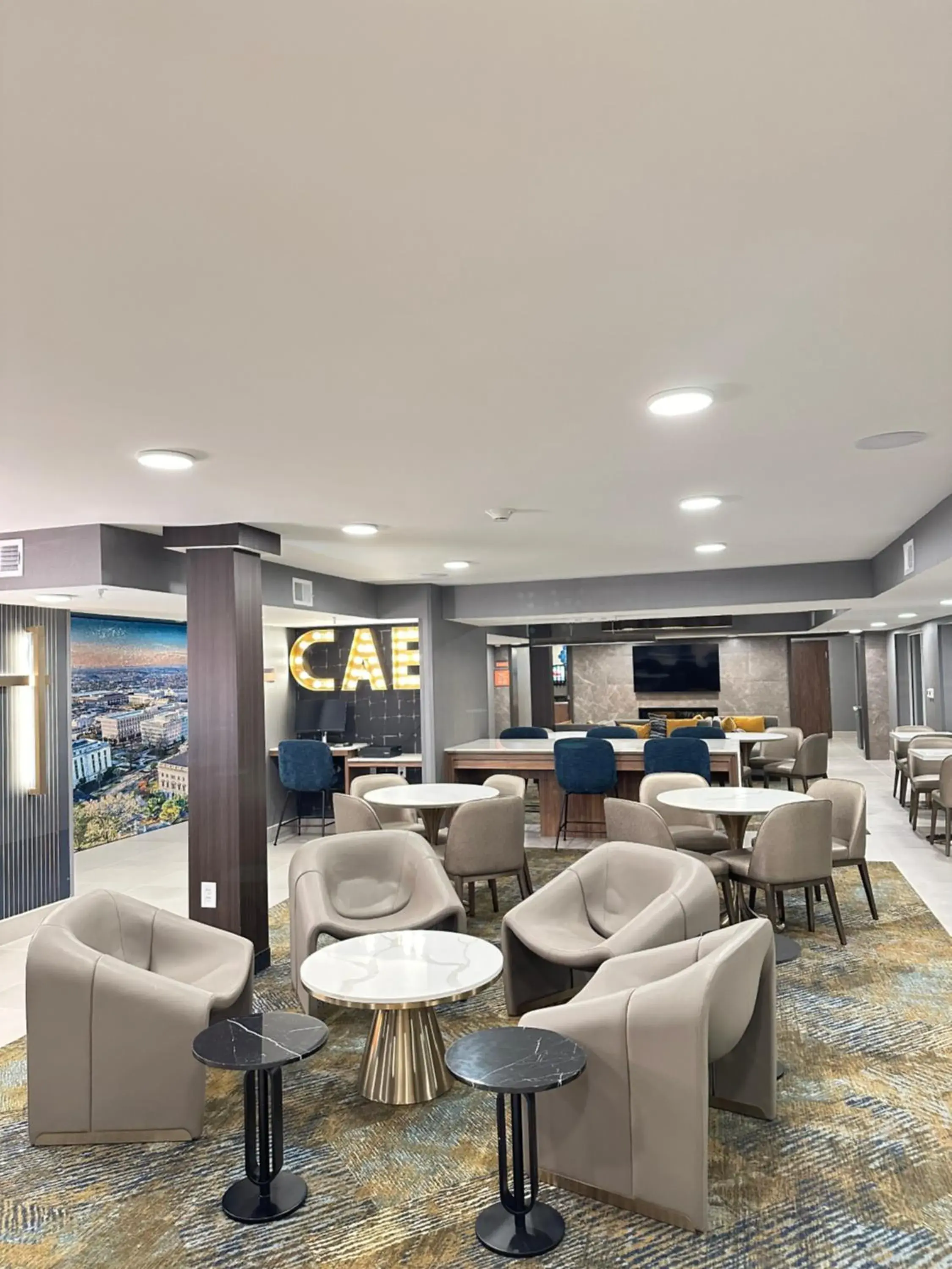 Lobby or reception, Lounge/Bar in La Quinta Inn By Wyndham Columbia NE / Fort Jackson