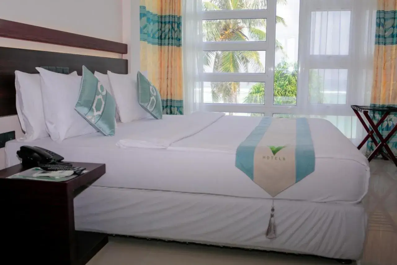 Bed in The White Harp Beach Hotel