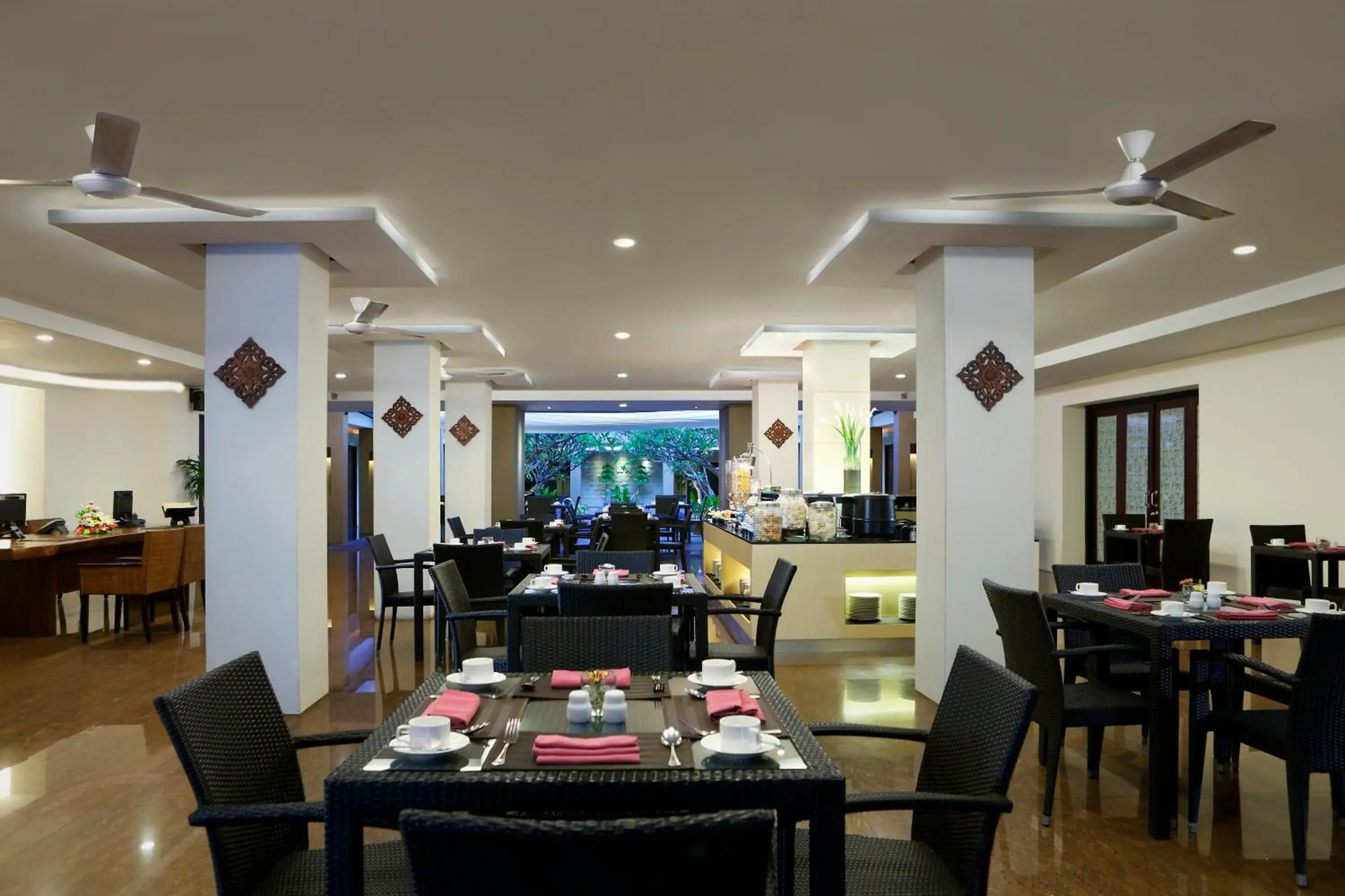 Restaurant/places to eat in Hotel Santika Kuta Restaurant/places to eat in Hotel Santika Kuta