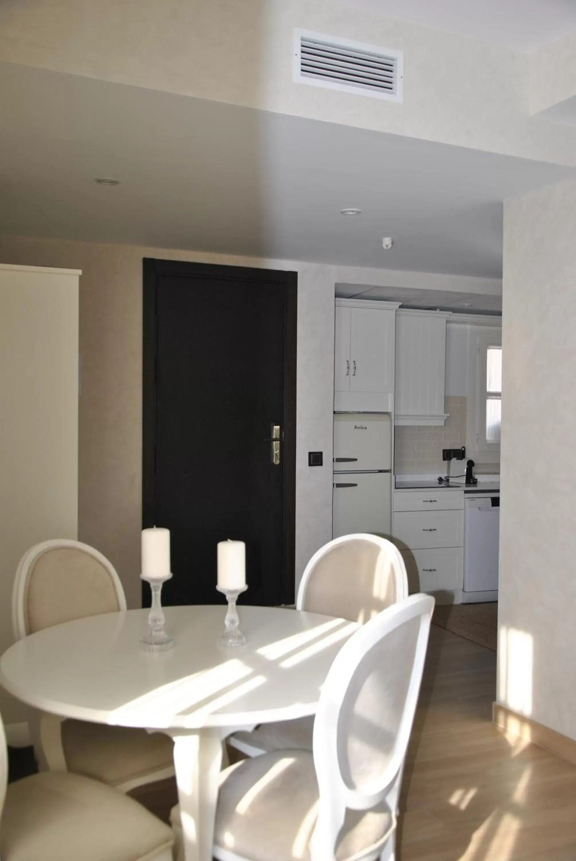 Kitchen or kitchenette, Dining Area in Suites La Posada De Pilar