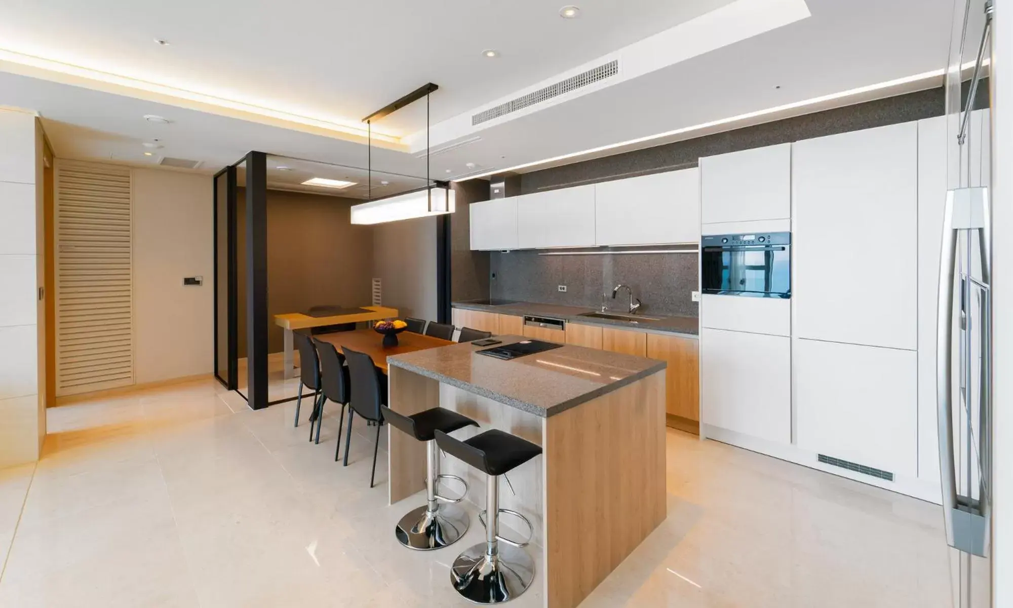 Coffee/tea facilities, Kitchen/Kitchenette in Grand Lct Residence