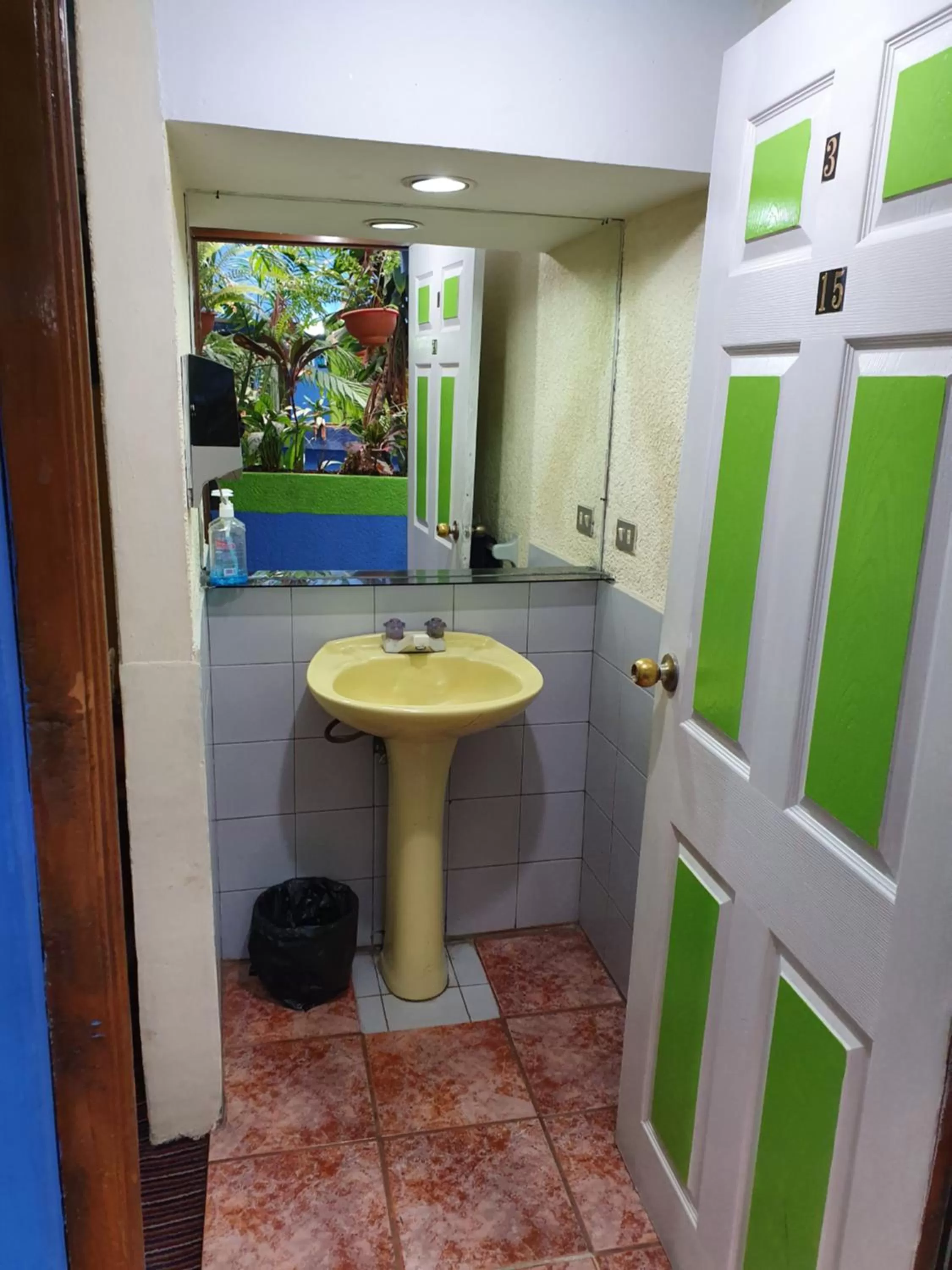 Bathroom in hotel kasa kamelot 2