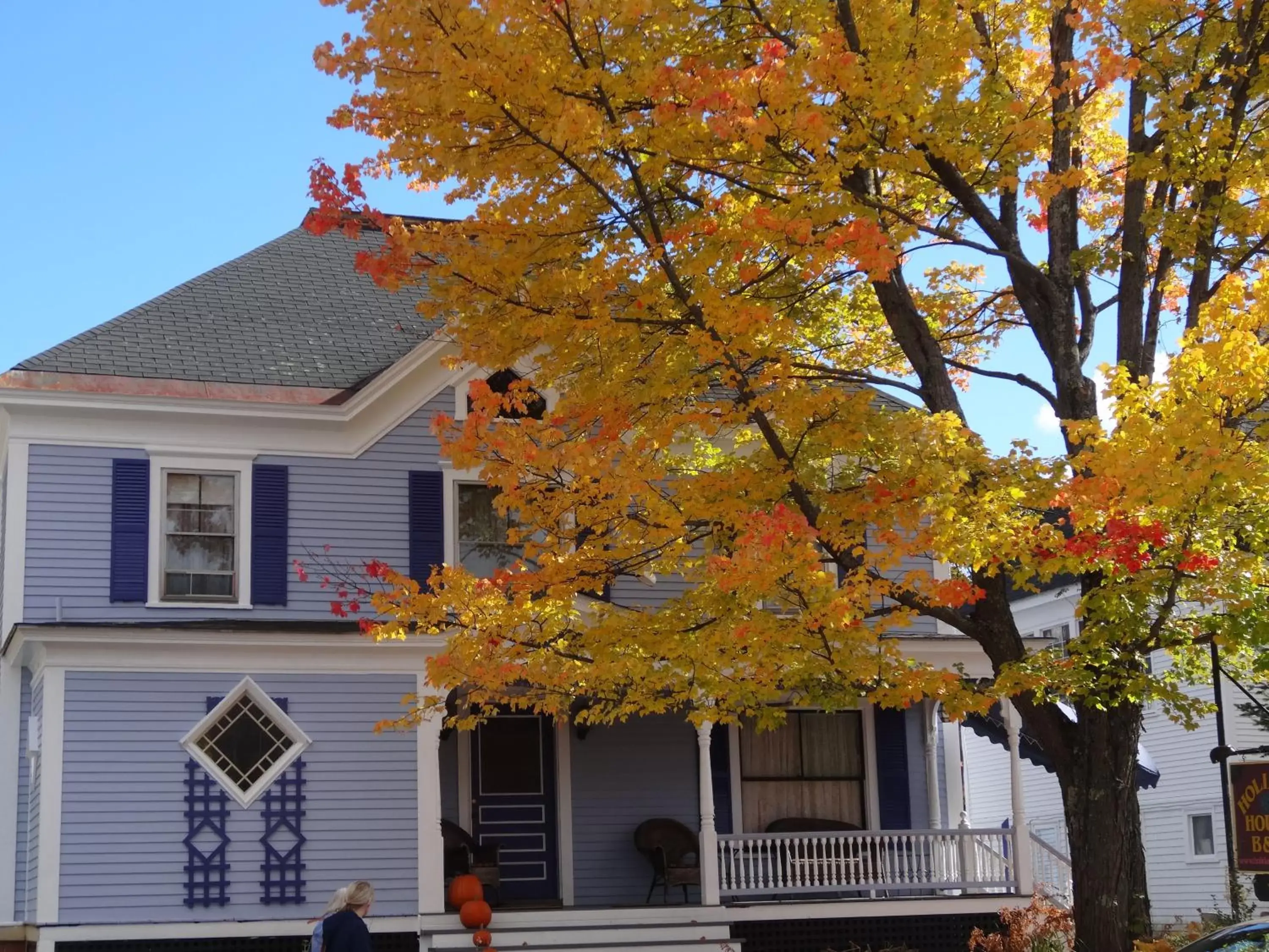 Autumn, Property Building in Holidae House Bed & Breakfast