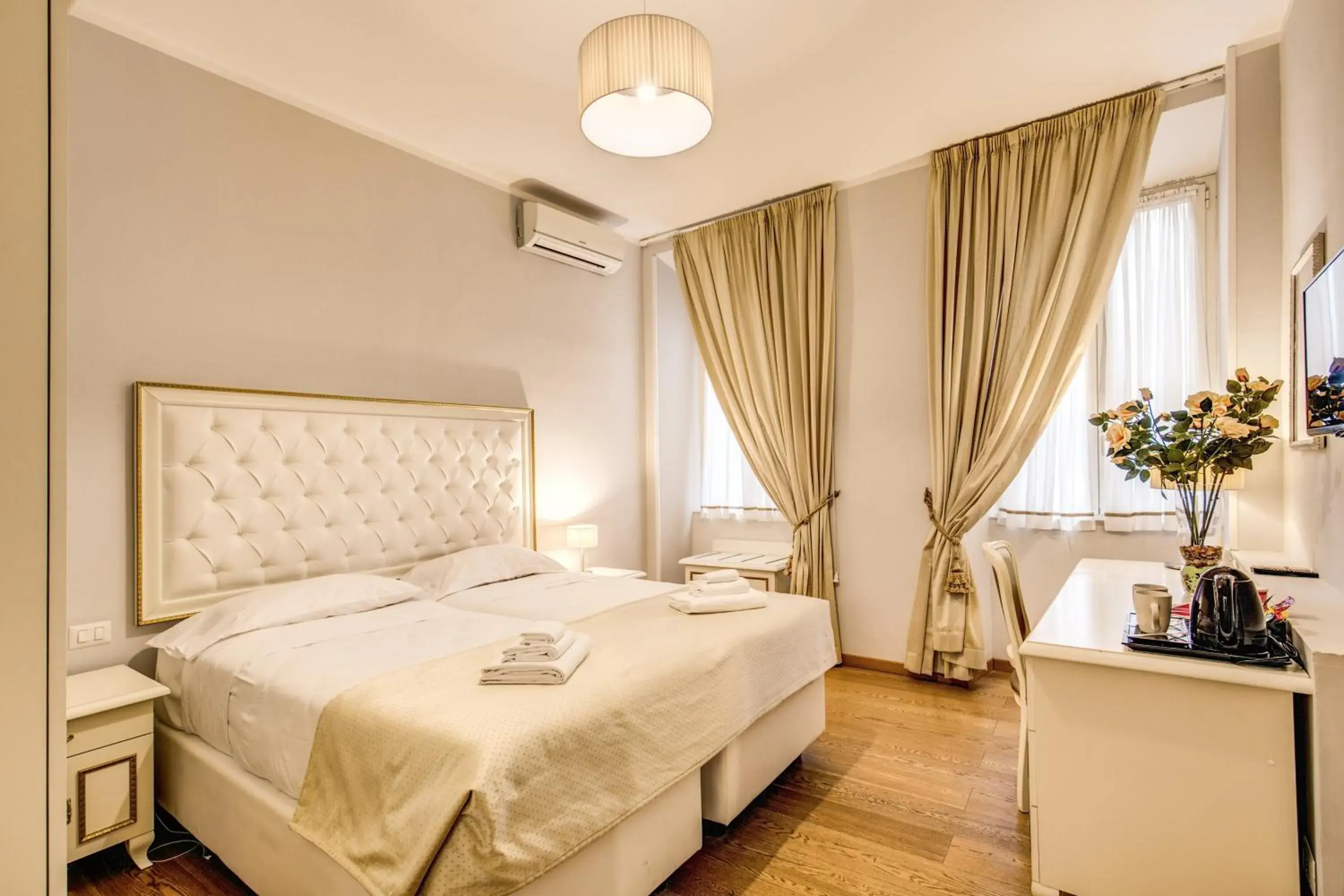 Bed in Gravina Suite Frattina