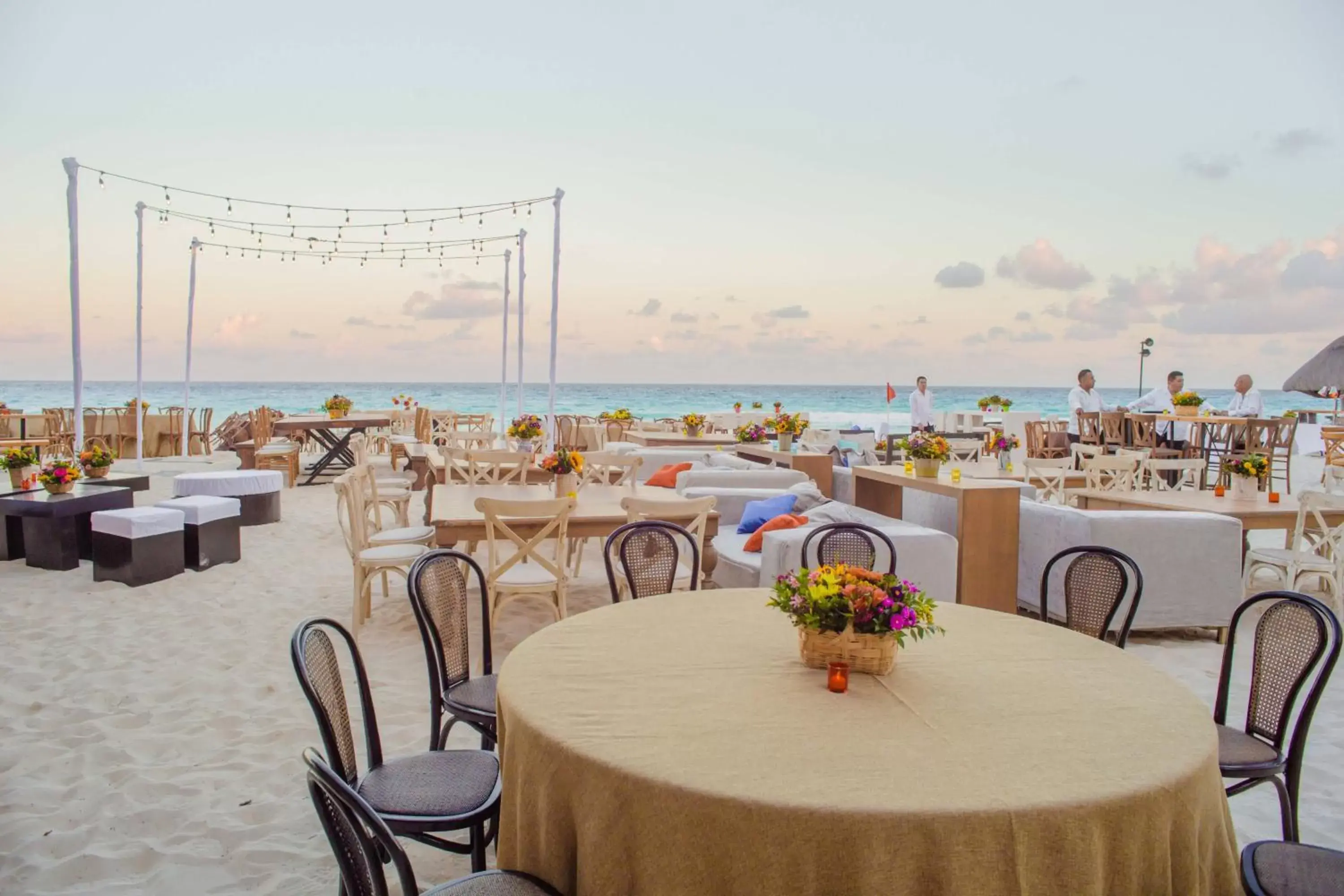 Meeting/conference room, Restaurant/Places to Eat in Marriott Cancun, An All-Inclusive Resort