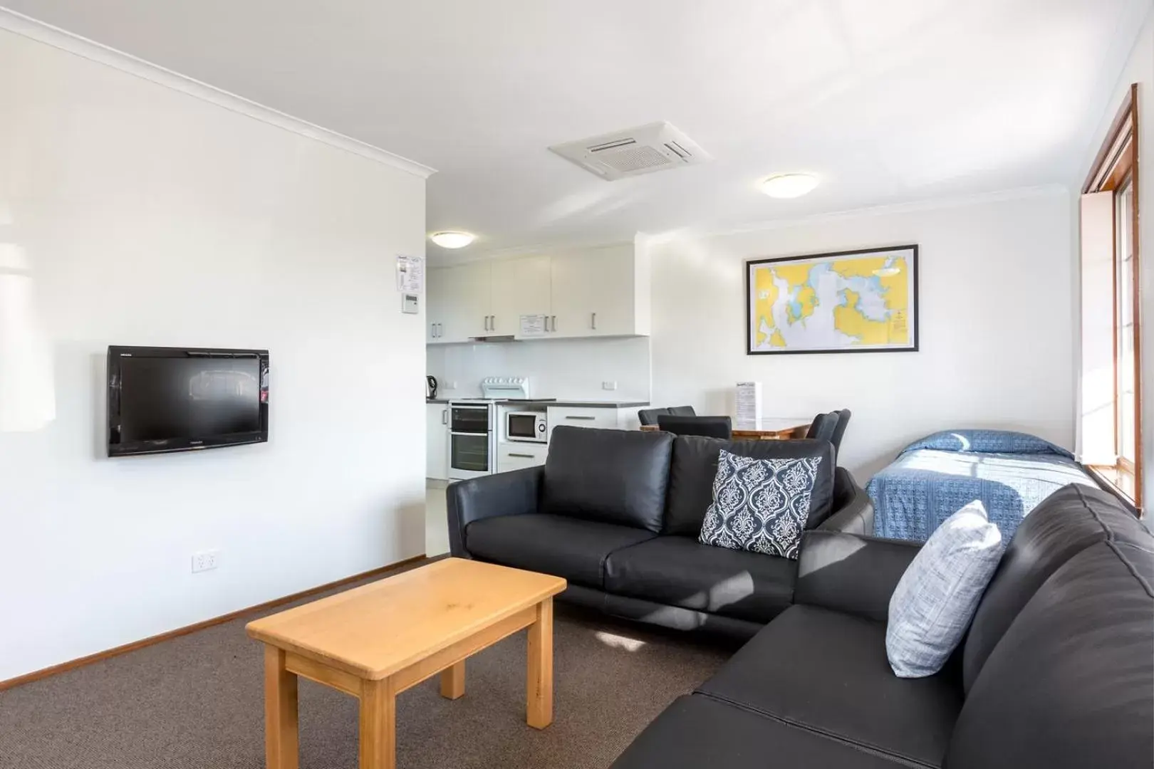 Living room, Seating Area in Riverfront Motel & Villas