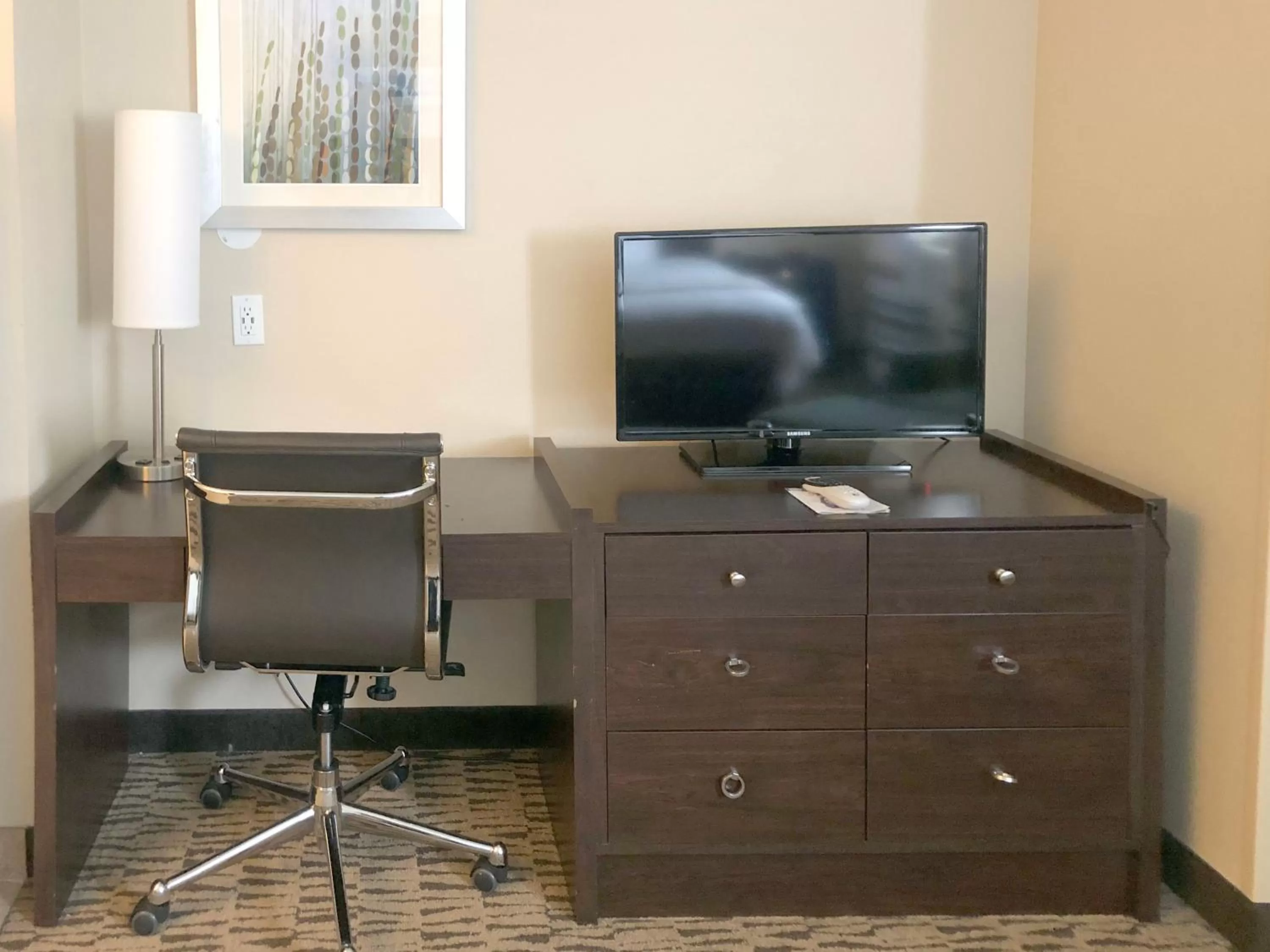 TV and multimedia in GreenTree Suites Eagle / Vail Valley