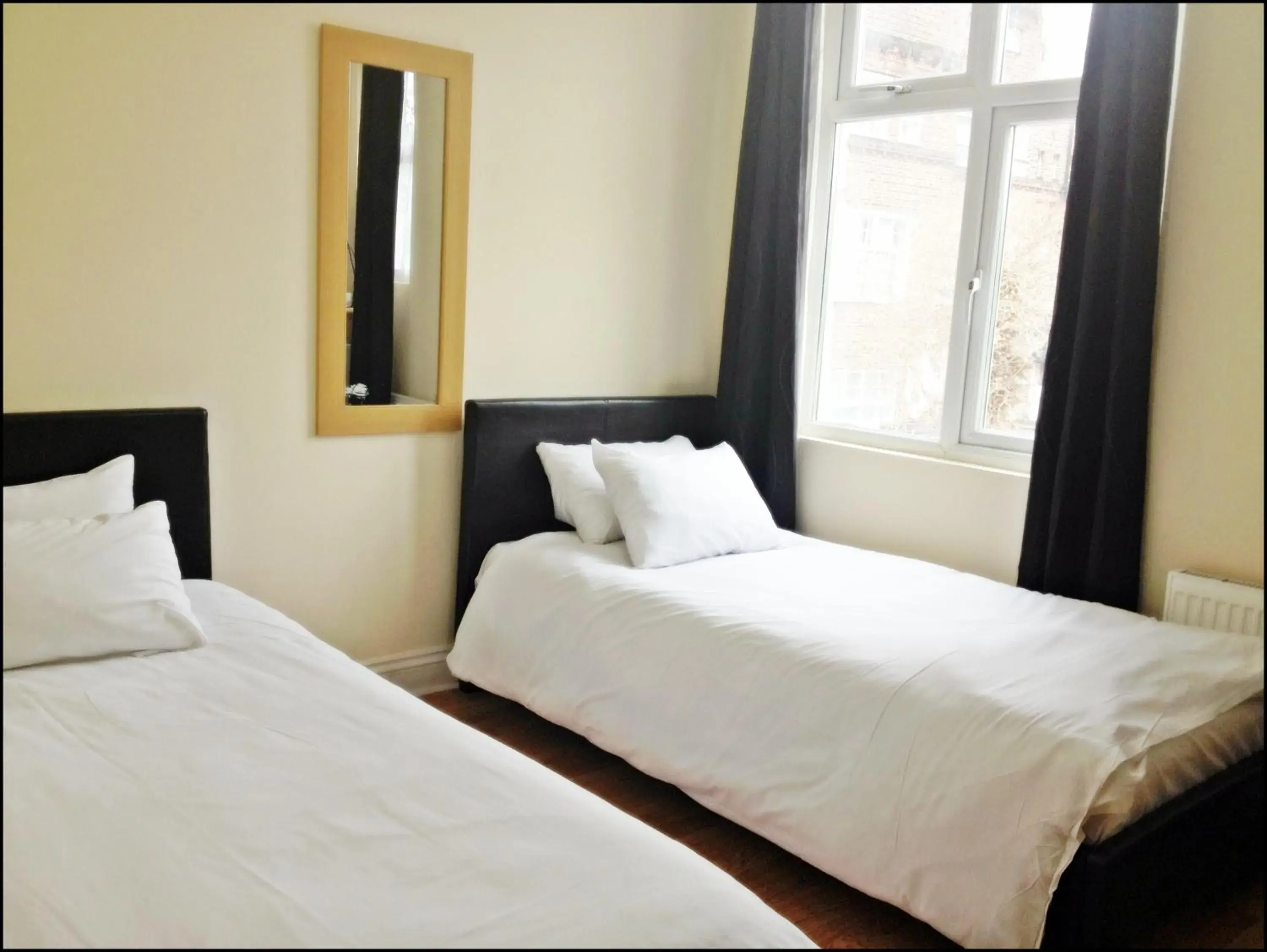Photo of the whole room, Bed in City View Hotel - Roman Road Market