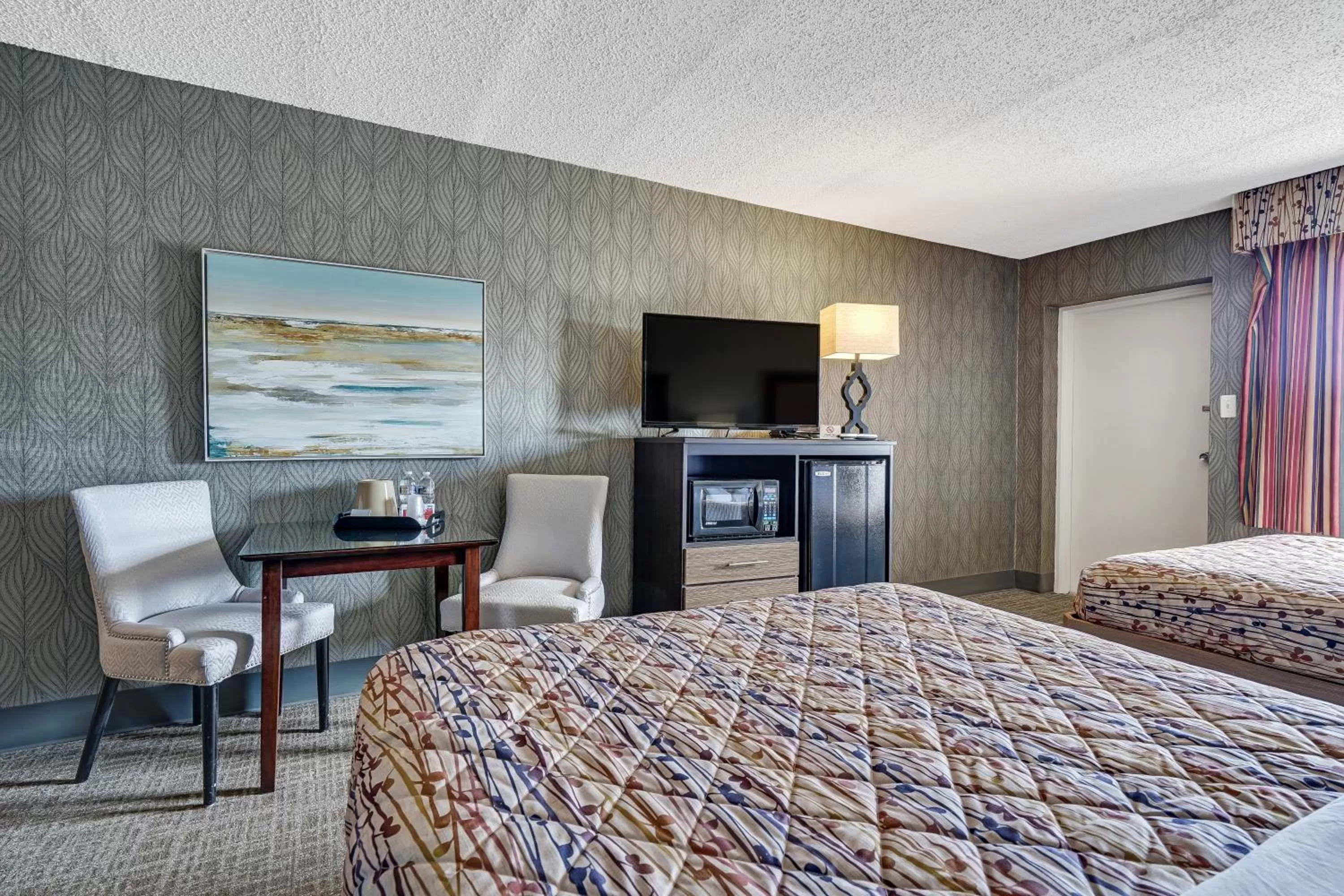 Photo of the whole room, Bed in Blue Creek Inn