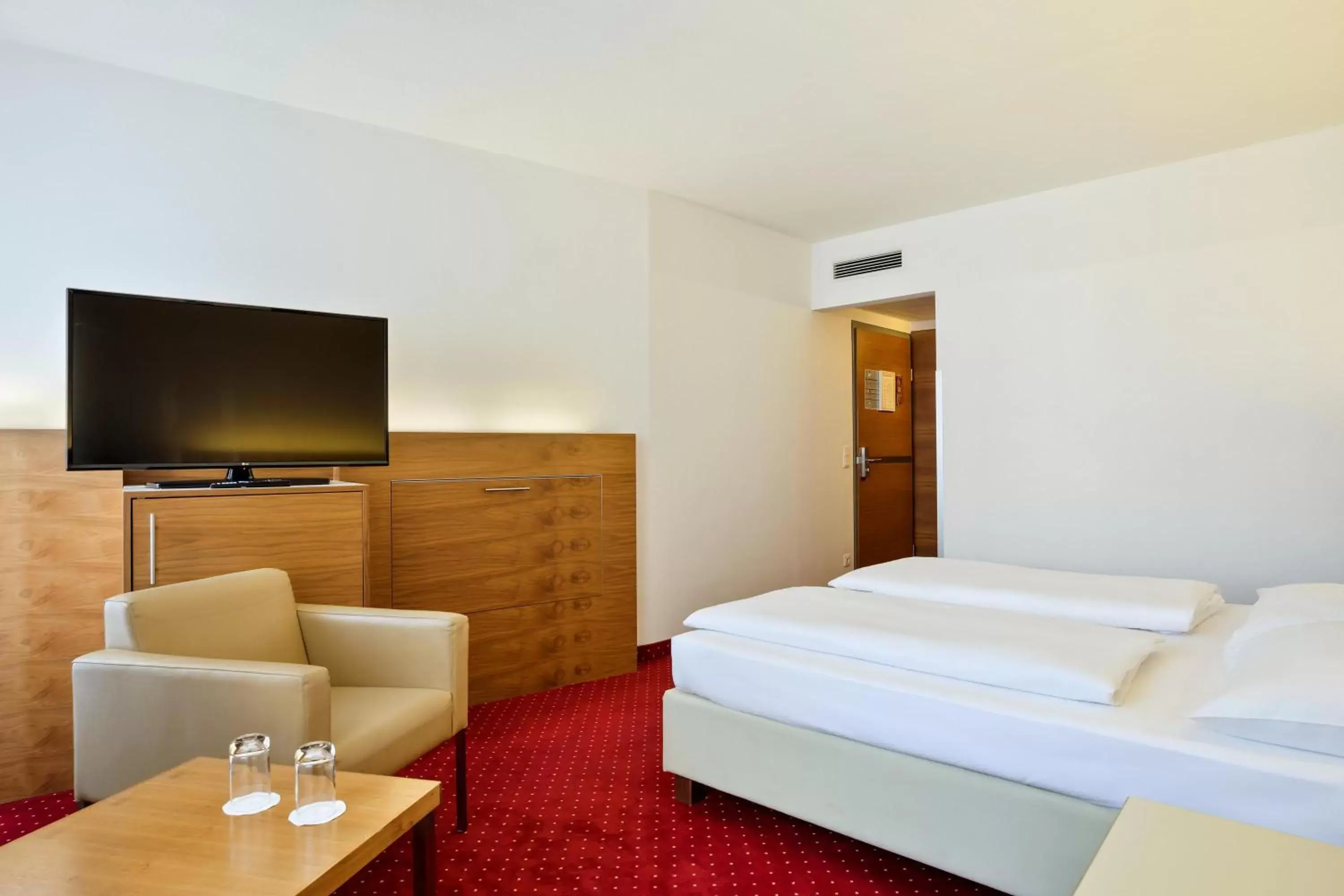 Bed, TV/Entertainment Center in Austria Trend Hotel Anatol Wien