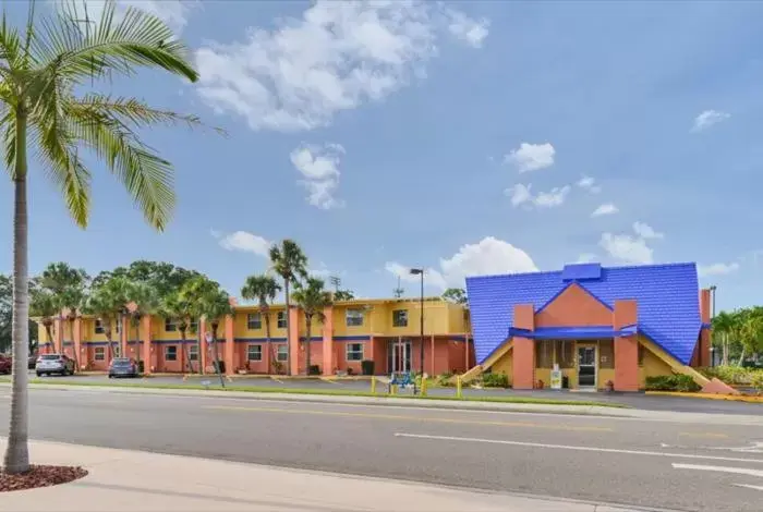 Property Building in Americas Best Value Inn Sarasota