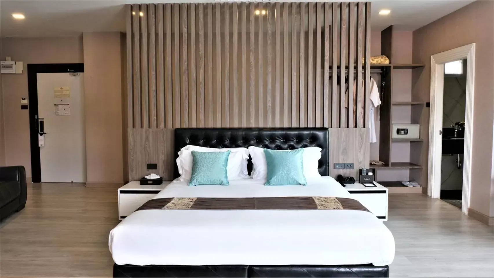 Bed in KTK Pattaya Hotel & Residence